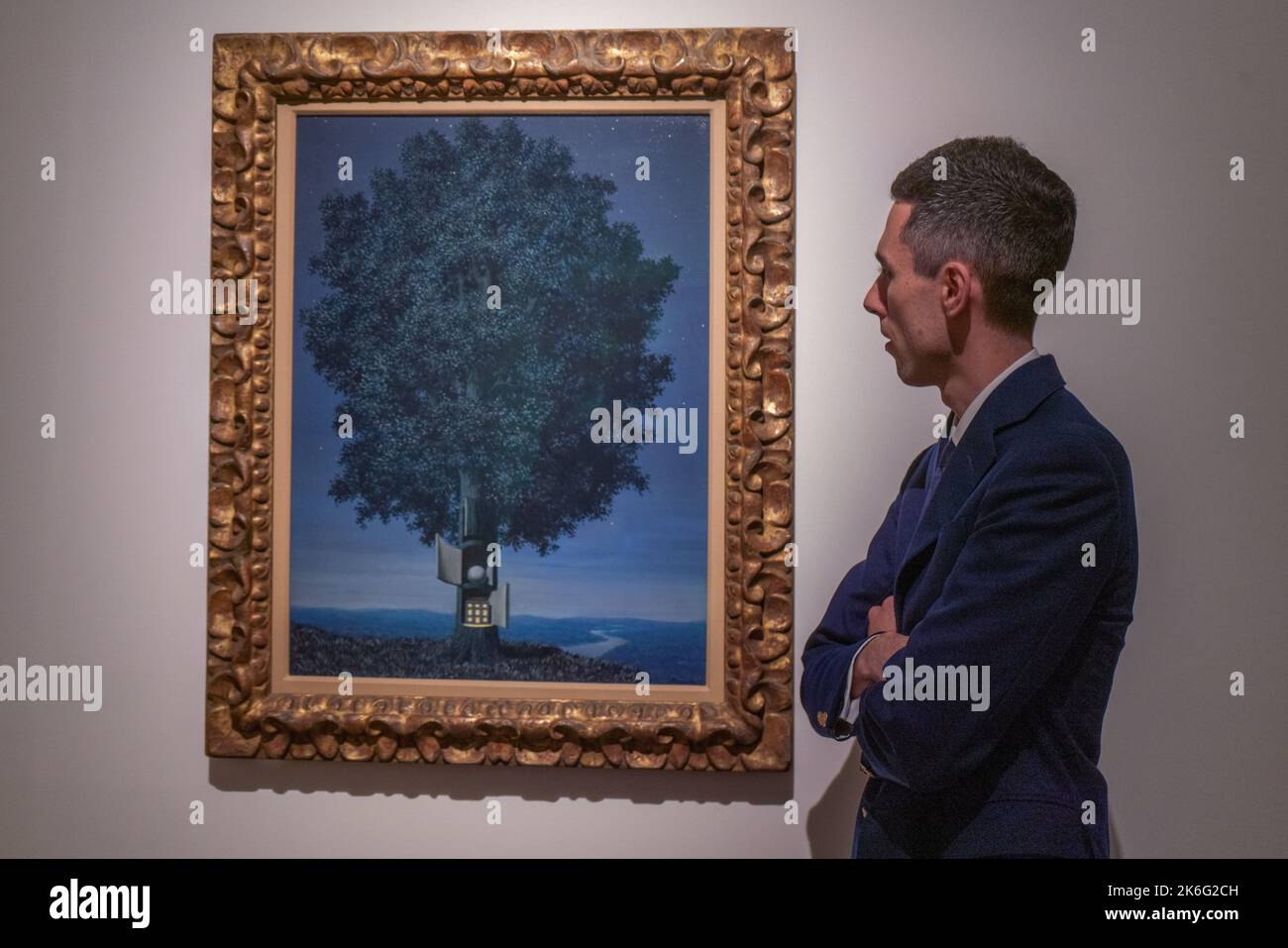 Londres, Royaume-Uni. 14 octobre 2022 .RENÉ MAGRITTE (1898-1967) huile de Lavoix du sang sur toile peinte en 1948 estimation : 12 000 000 $-15 000 000. Aperçu chez Christies forment la succession du philathropiste et co-fondateur de Microsoft Paul G. Allen de la vente philanthropique visionnaire de 1 milliard de dollars de chefs-d'œuvre couvrant 500 ans d'histoire de l'art à vendre aux enchères à New York les 9 et 10 novembre. Credit: amer ghazzal / Alamy Live News. Banque D'Images