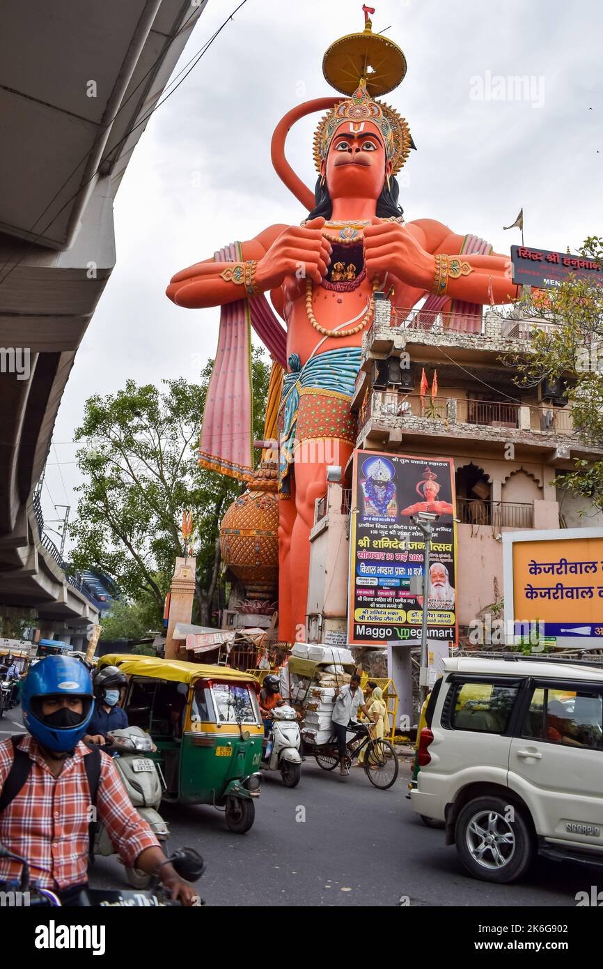 New Delhi, Inde - 21 juin 2022 - Grande statue de Lord Hanuman près du pont de métro de delhi situé près de Karol Bagh, Delhi, Inde, Lord Hanuman big sta Banque D'Images