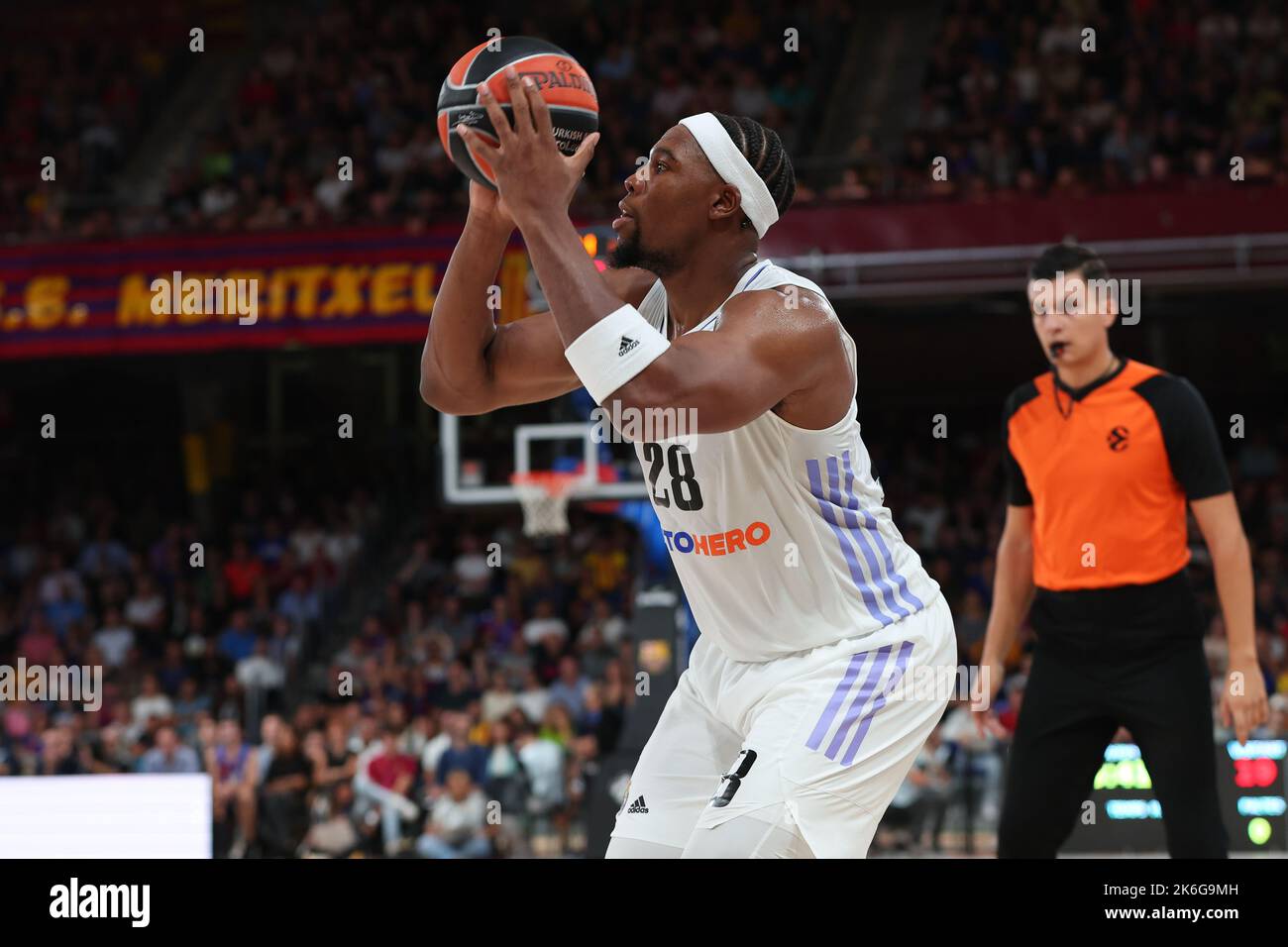 Guerschon Yabusele du Real Madrid en action pendant le match EuroLeague de Turkish Airlines entre le FC Barcelone et le Real Madrid au Palau Blaugrana Banque D'Images