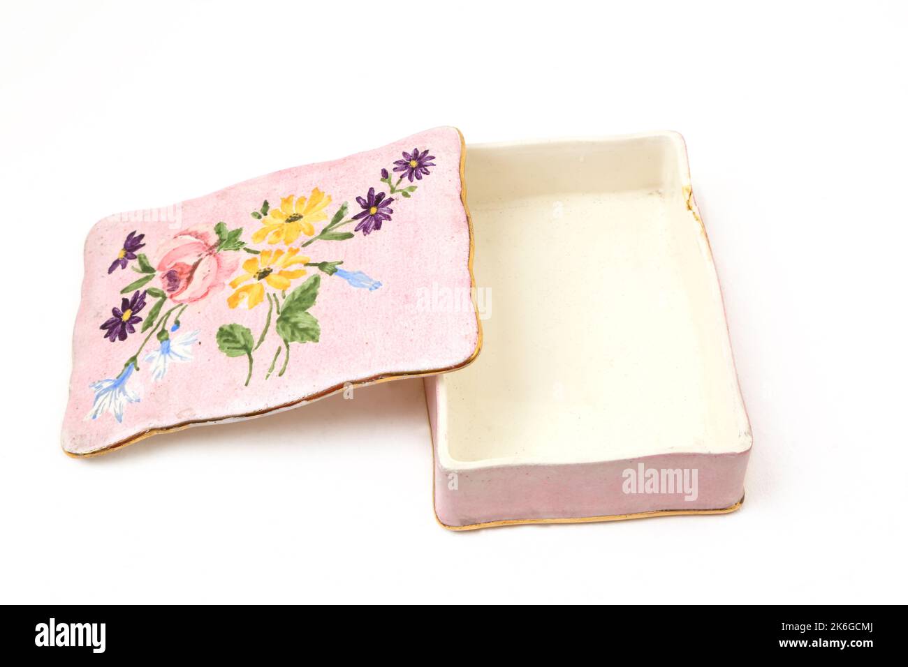 Vintage années 1950 'Pink Royal Winton Candy Box fleurs peintes à la main avec des bordures dorées Banque D'Images