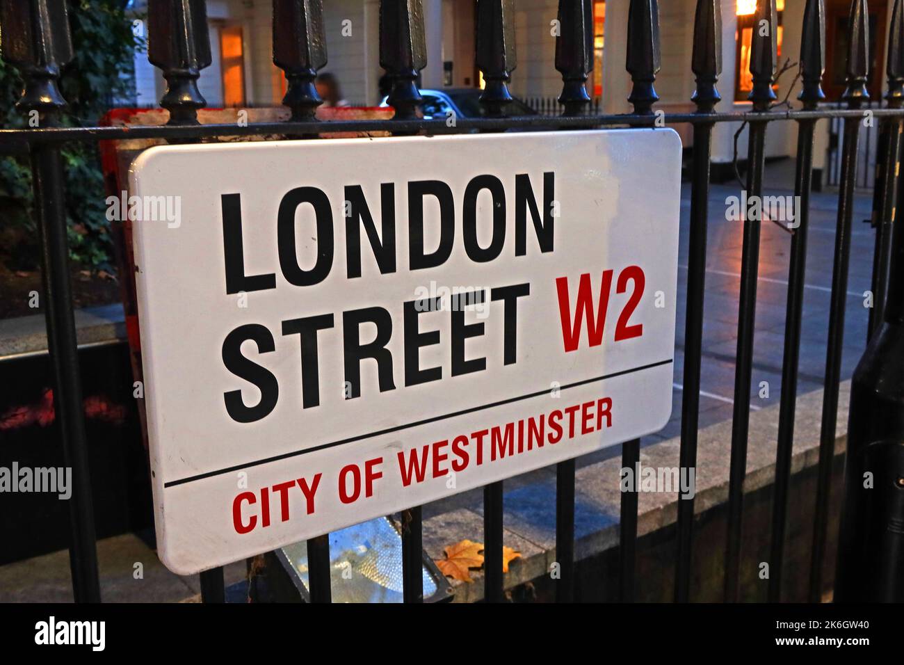 London Street Sign, W2, Paddington, City of Westminster, Londres, Angleterre, Royaume-Uni, la nuit Banque D'Images