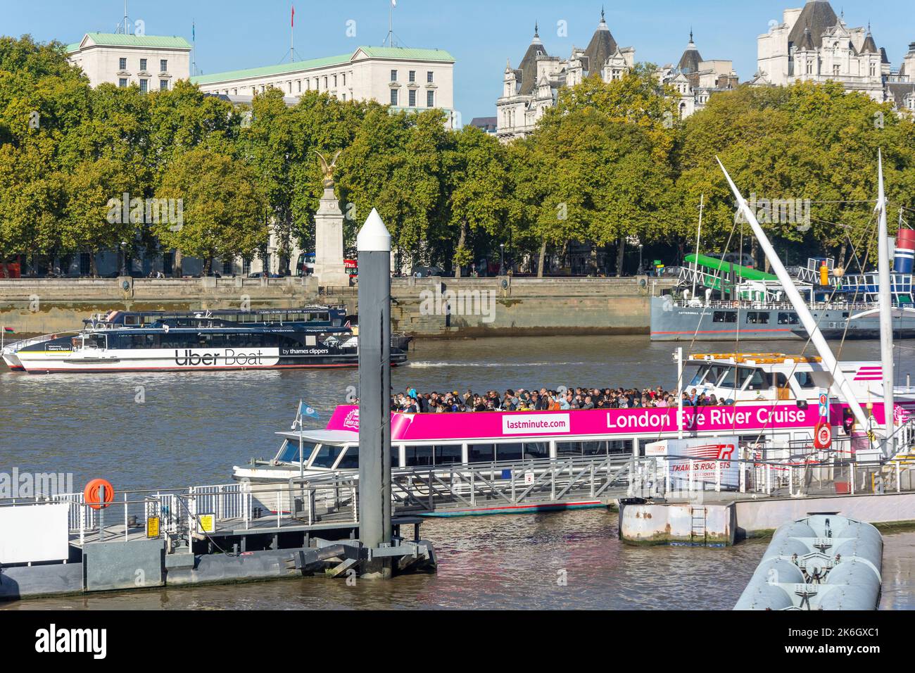 London Eye River Cruise et Uber Boats on River Thames, London Borough of Lambeth, Greater London, Angleterre, Royaume-Uni Banque D'Images