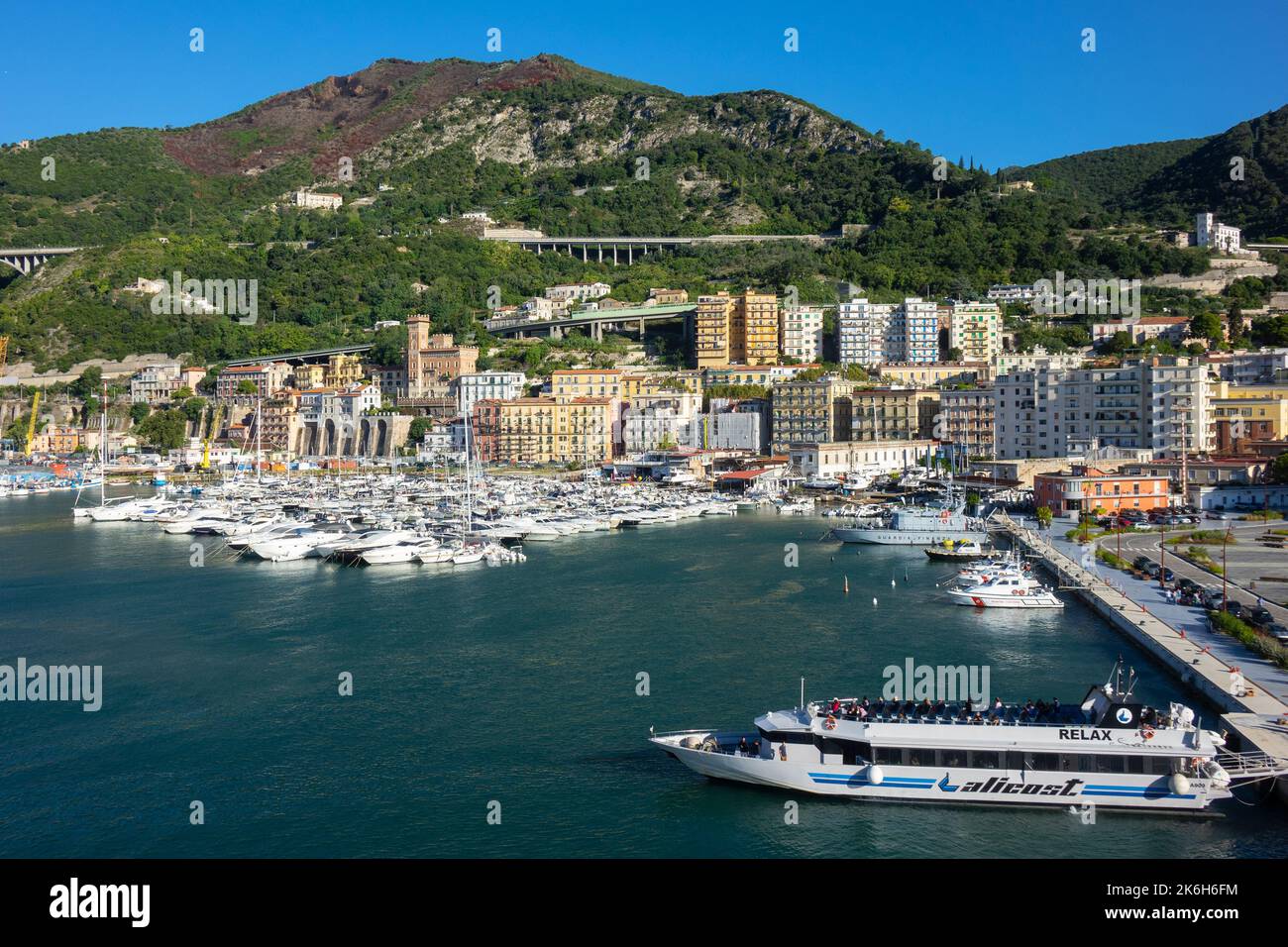 Italie, Campanie, Salerne, baie et port Banque D'Images