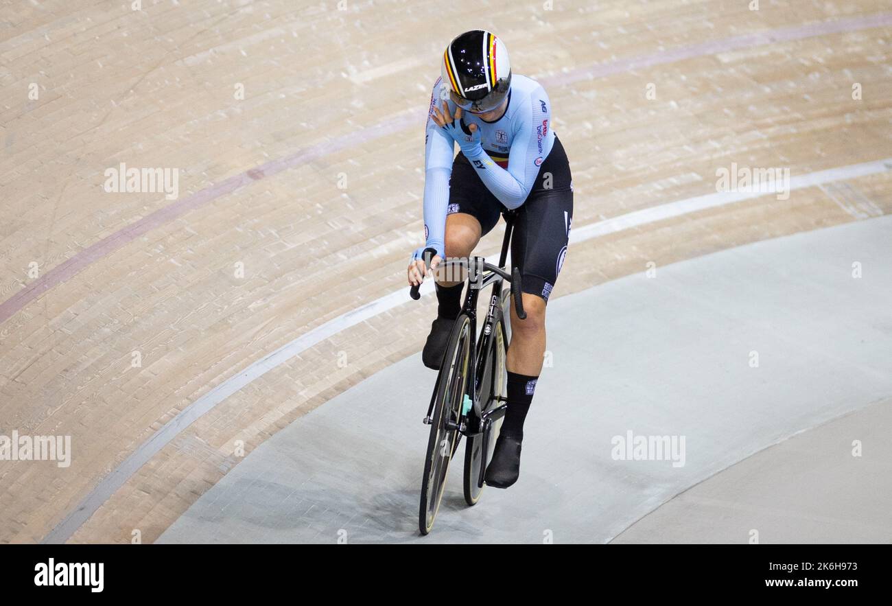 France. 14th octobre 2022. Montigny-le-Bretonneux, France, 14 octobre 2022. La Lotte Kopecky Belge a l'air défragée après la course de scratch, qui fait partie de l'Omnium féminin, le troisième jour des Championnats du monde de piste de l'UCI, au vélodrome de Saint-Quentin-en-Yvelines à Montigny-le-Bretonneux, en France, le vendredi 14 octobre 2022. Les Championnats du monde ont lieu du 12 au 16 octobre 2022. BELGA PHOTO BENOIT DOPPAGNE crédit: Belga News Agency/Alay Live News Banque D'Images