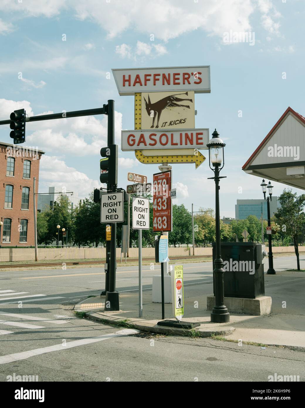 Haffners Gas Station panneau d'époque, Lowell, Massachusetts Banque D'Images