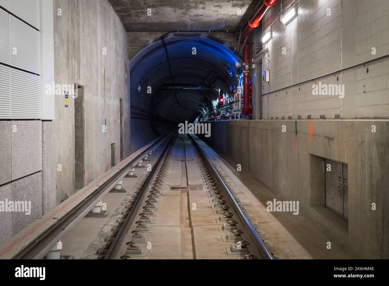 Métro de New York, vue sur le tunnel du métro depuis le niveau de la piste Banque D'Images