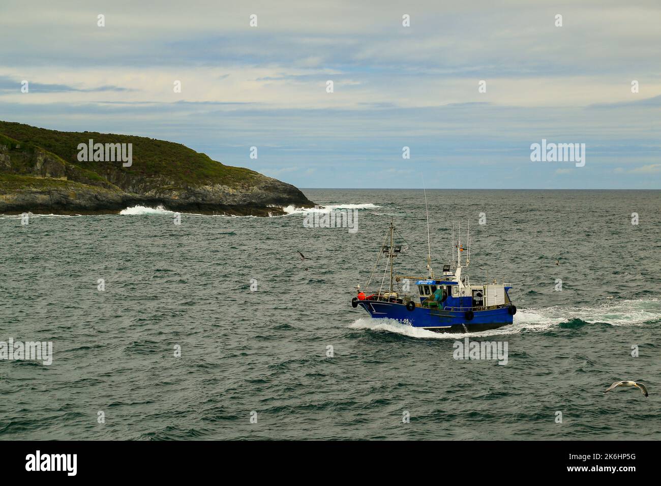 Luarca, port de pêche et de plaisance, Asturies, Espagne. Banque D'Images