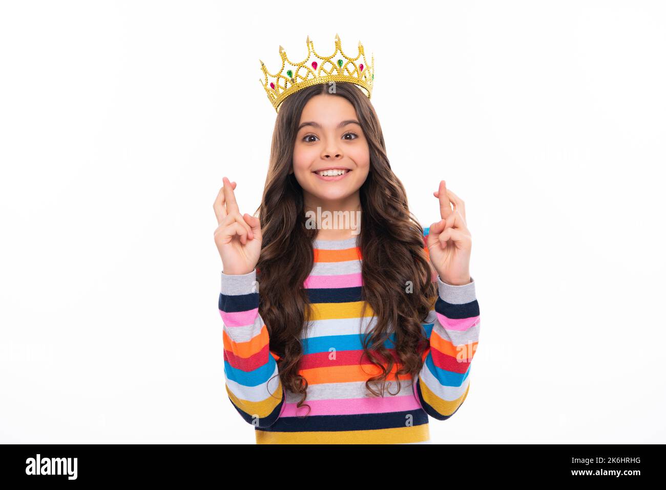 Fête des filles, drôle d'enfant dans la couronne. Enfant queen porter le diadem tiara. Joli petit portrait de princesse. Banque D'Images