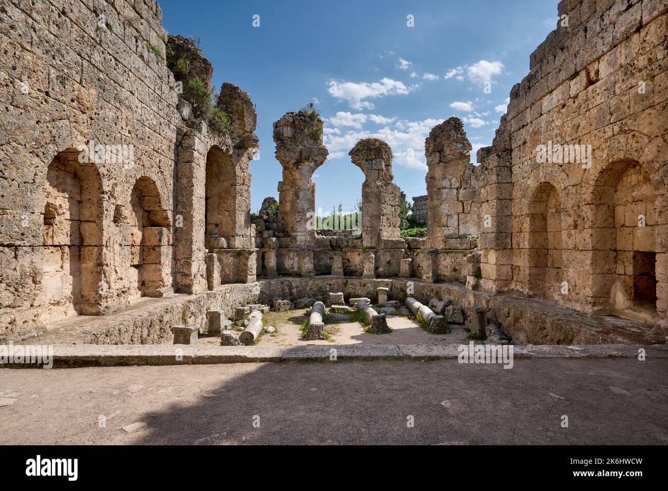 Bain romain du Sud, ruines de la ville romaine de Perge, Antalya, Turquie Banque D'Images
