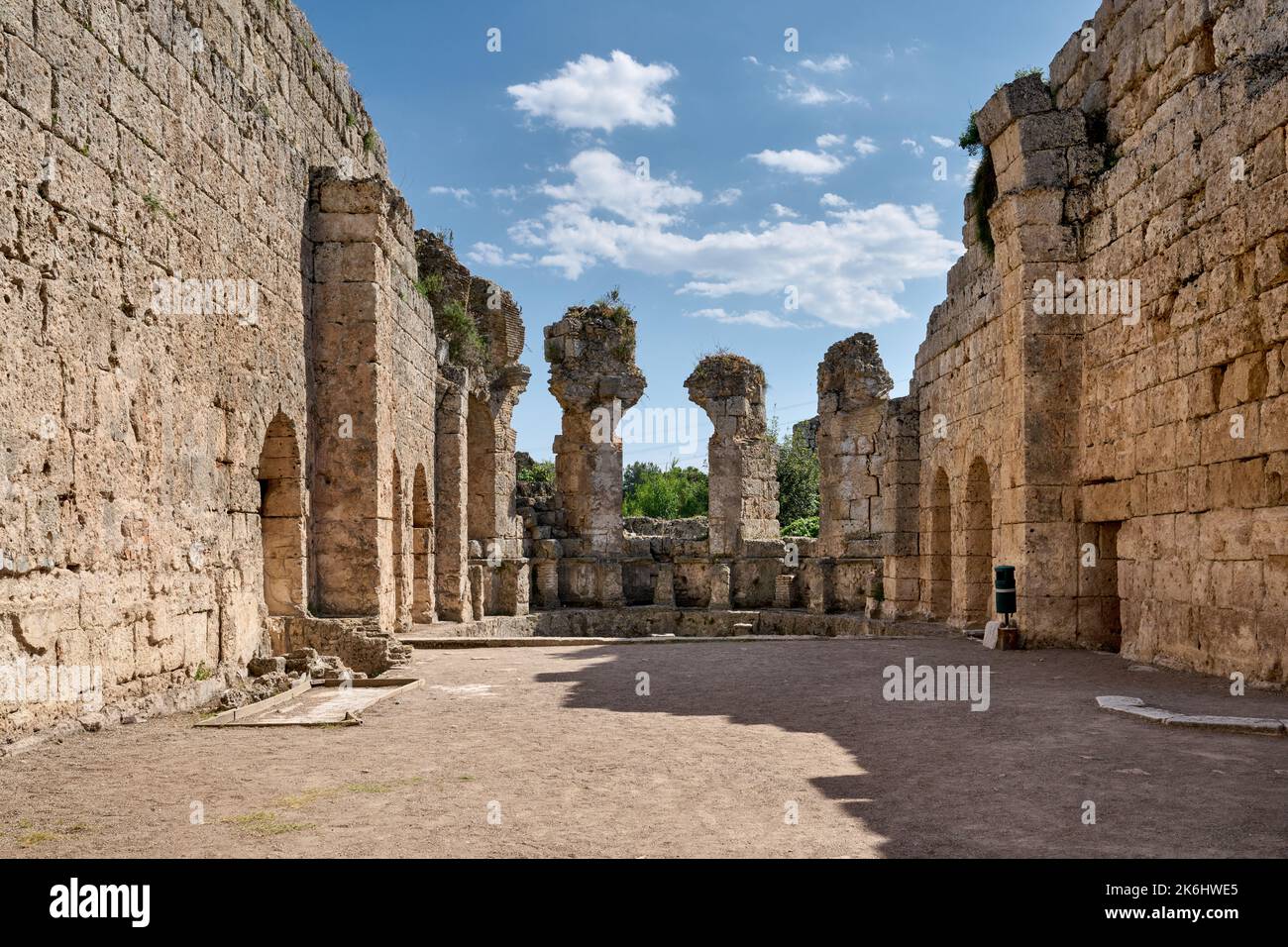 Bain romain du Sud, ruines de la ville romaine de Perge, Antalya, Turquie. Banque D'Images