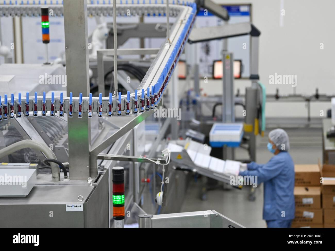 Beijing, Ltd. Dans le nord de la Chine Tianjin. 22nd septembre 2022. Un membre du personnel travaille dans un atelier de Novo Nordisk (Chine) Pharmaceutical Co., Ltd., dans le nord de la Chine, à Tianjin, le 22 septembre 2022. Credit: Li Ran/Xinhua/Alay Live News Banque D'Images