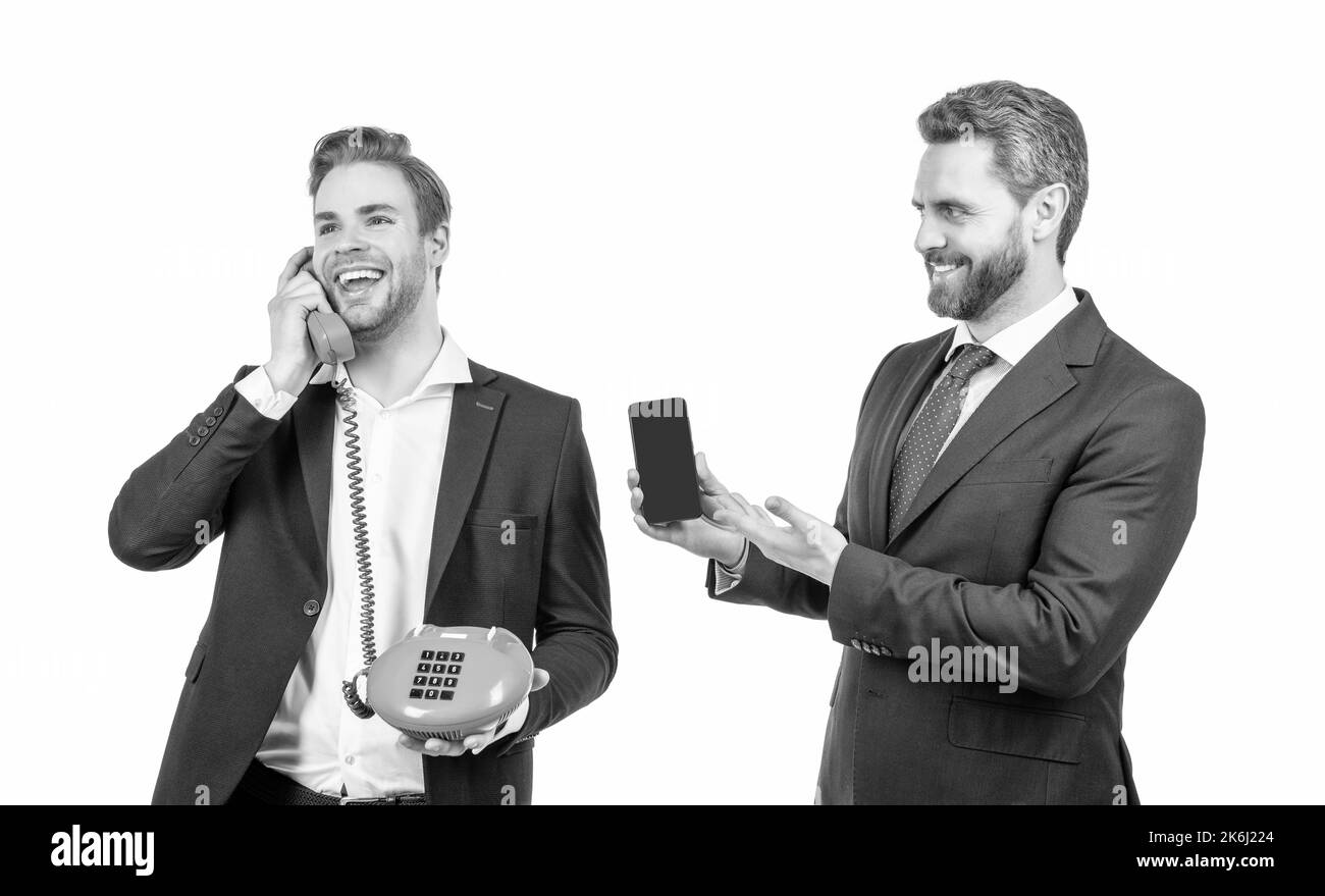 Essayez. Les hommes d'affaires utilisent le téléphone portable et le téléphone. Communication moderne ou classique Banque D'Images