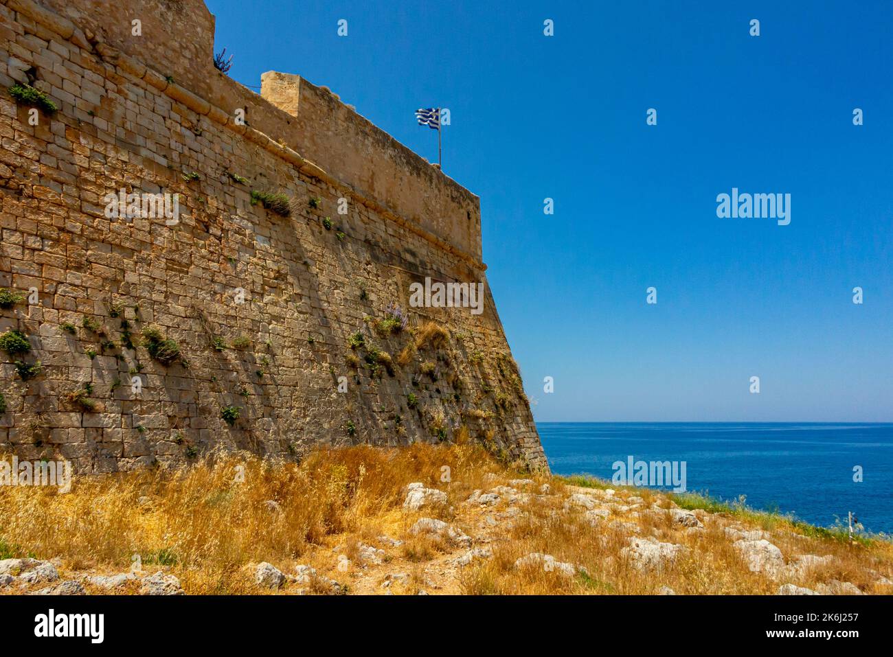 Murs en pierre à l'extérieur de la forteresse de Fortezza à Rethymnon Crète Grèce construit au 16th siècle par les Vénitiens. Banque D'Images