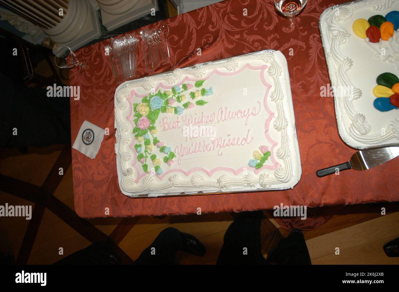 Cérémonie de retraite pour Helen Ellis et Lee Young, membres du personnel du sous-secrétaire, avec la participation de l'actuel sous-secrétaire Richard Armitage, de l'ancien sous-secrétaire Strobe Talbott, et de l'ancien sous-secrétaire et secrétaire intérimaire Lawrence Eagleburger, entre autres fonctionnaires Banque D'Images