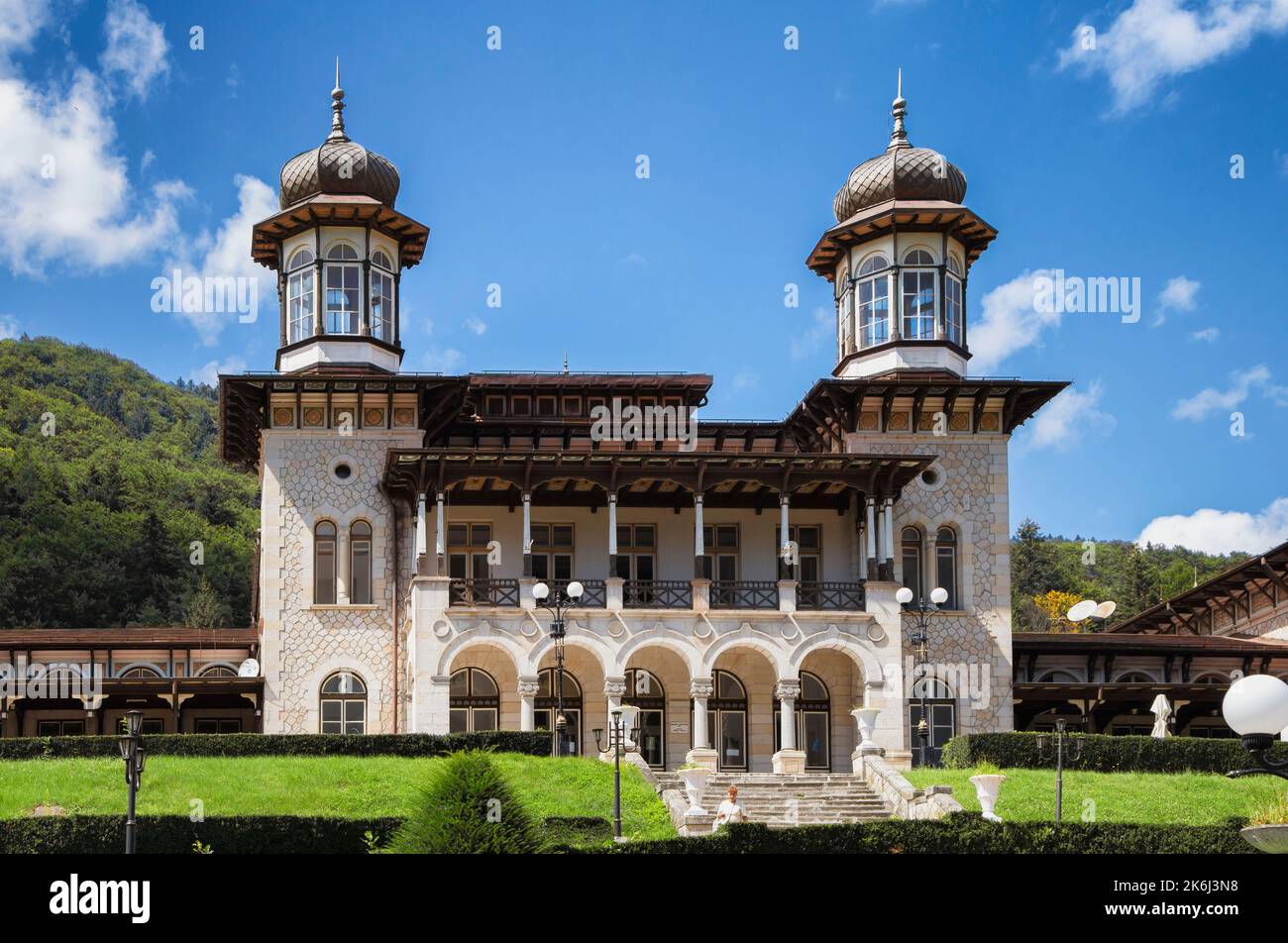 MOLDAVIE SLANIQUE, BACAU, ROUMANIE - 09 AOÛT 2018: Détails des hôtels de vieux casino et de château, à Moldavie slanique, Roumanie Banque D'Images