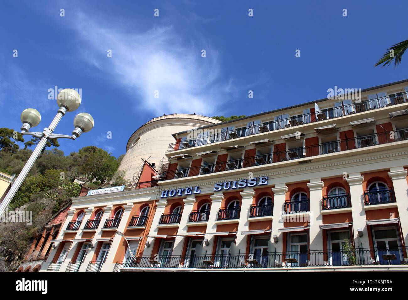 Vue abstraite du célèbre Hôtel Suisse situé le long du quai des États-Unis à Nice sur la côte d'Azur. Banque D'Images