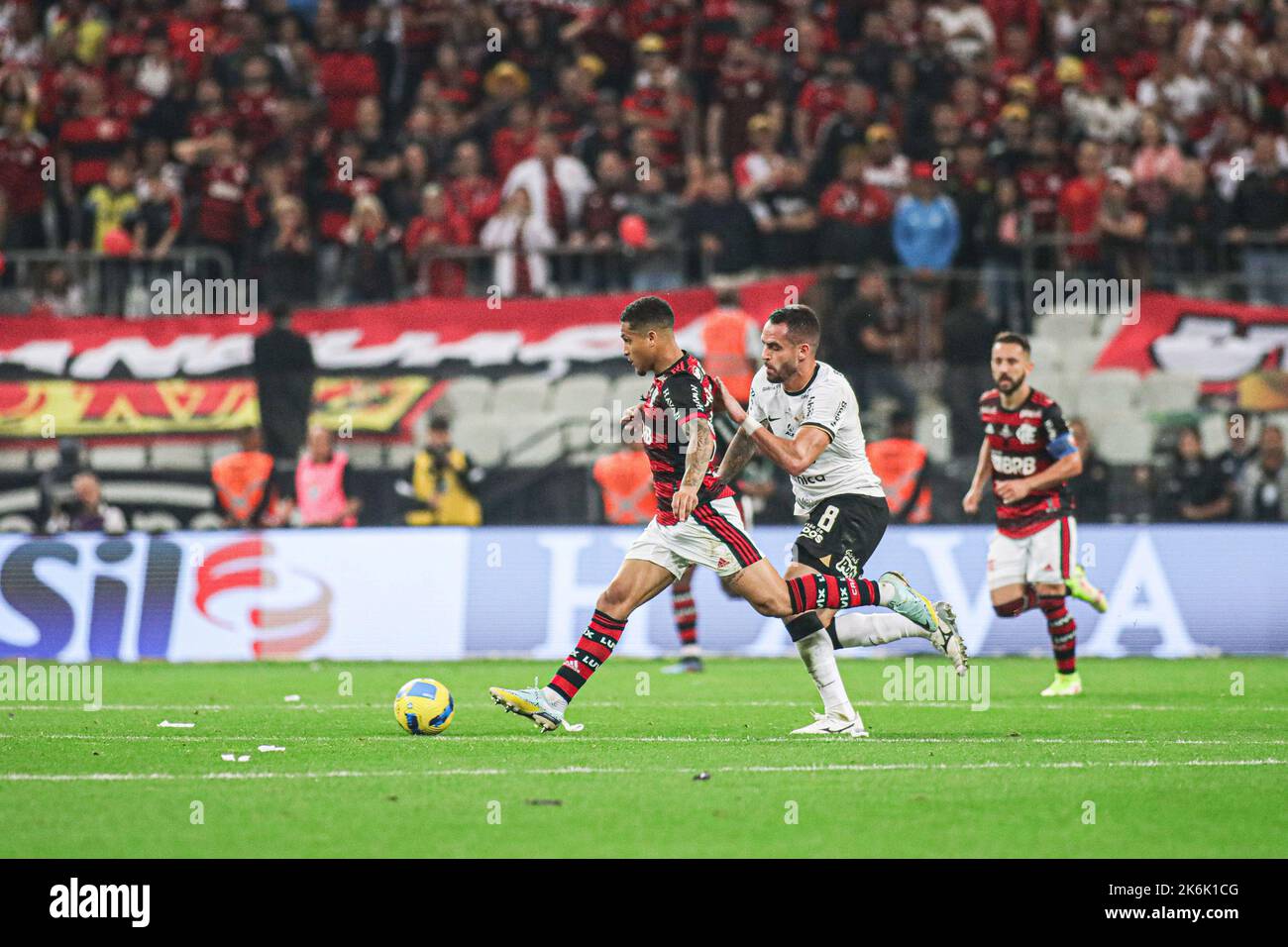 Sao Paulo, Brésil. 14th octobre 2022. 12th octobre 2022; Arena Corinthians Stadium, Sao Paulo, Brésil; final Copa do Brasil 2022, Corinthiens versus Flamengo; Renato Augusto de Corinthiens et Joao Gomes de Flamengo crédit: Action plus Sports Images/Alamony Live News Banque D'Images