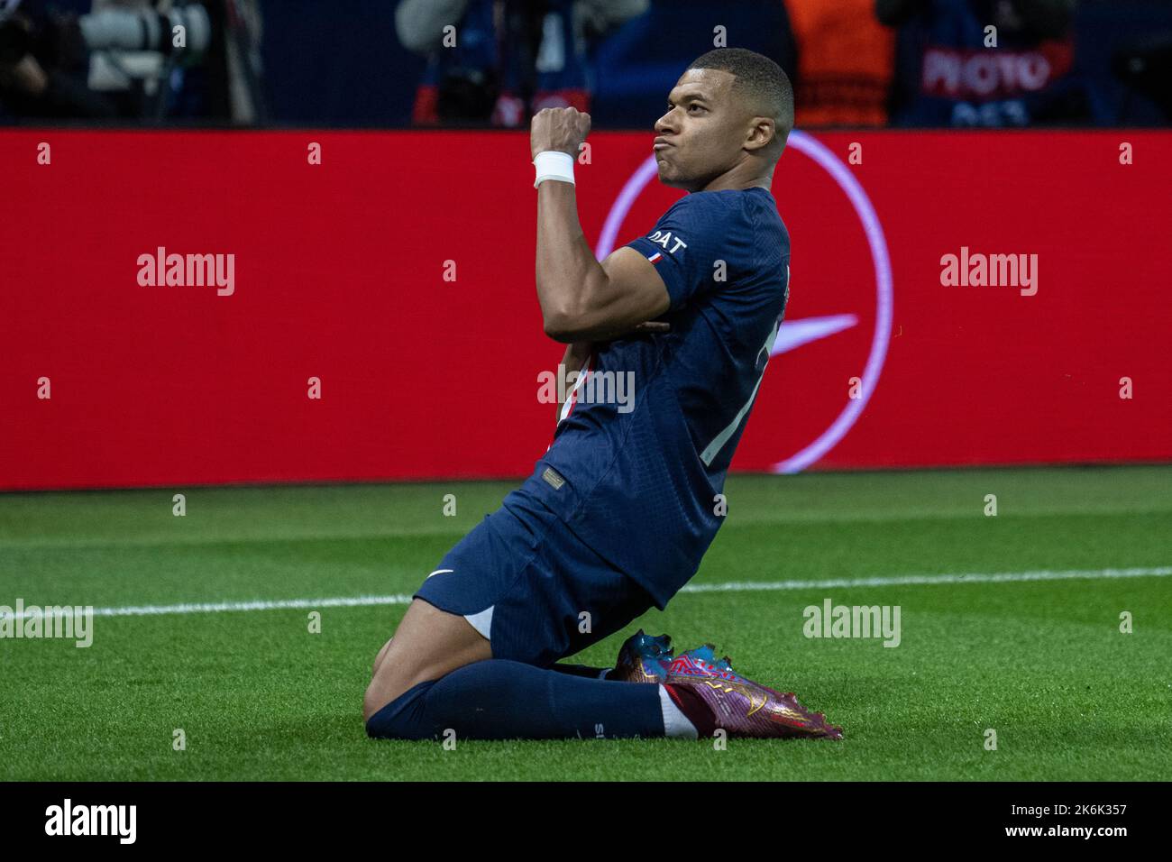 PARIS, FRANCE - OCTOBRE 11 : Kylian Mbappe de Paris Saint-Germain