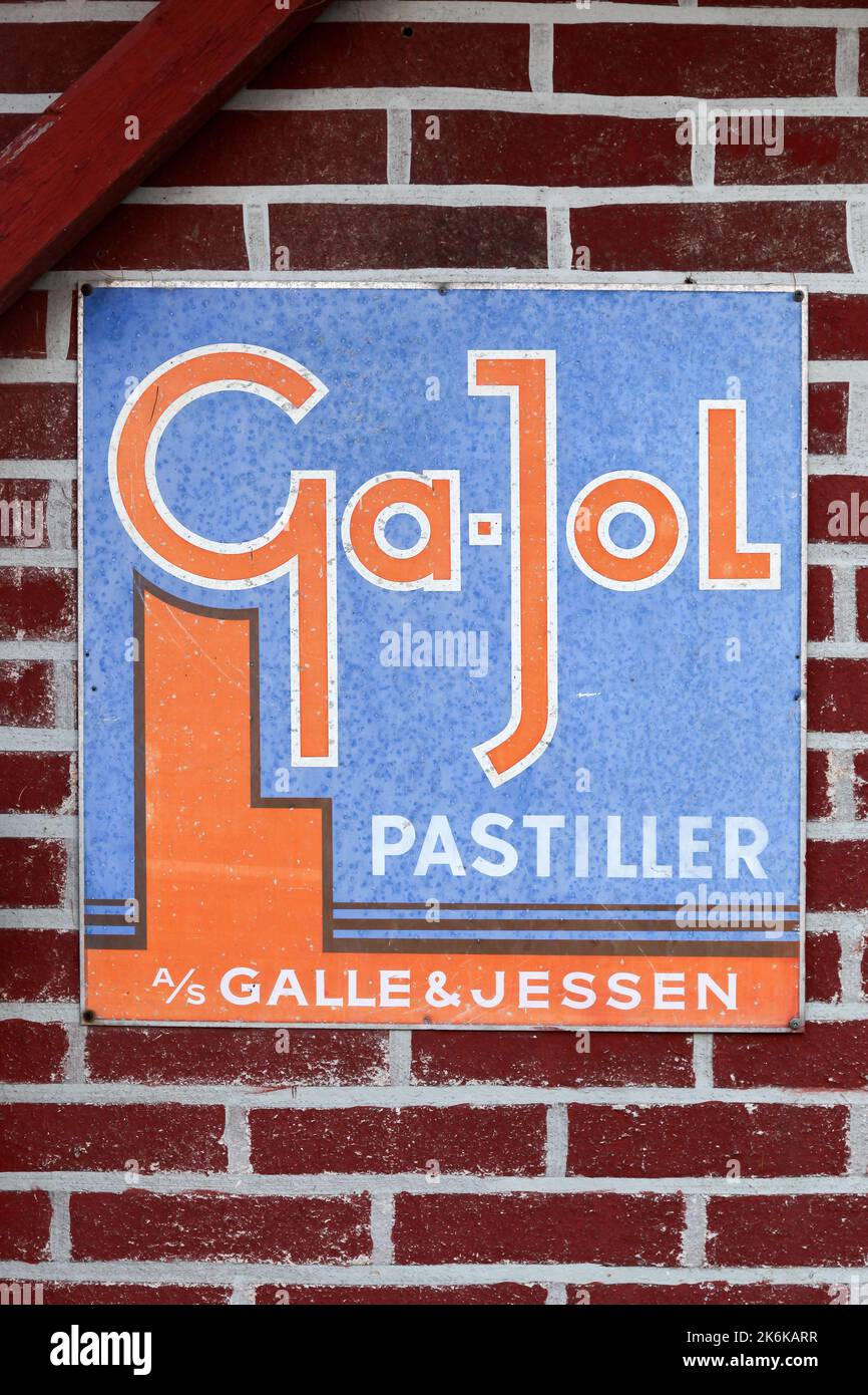 Vejle, Danemark - 12 novembre 2015: Vieille publicité de la confiserie de réglisse GA-Jol sur un mur. GA-Jol est une marque danoise de réglisse Banque D'Images