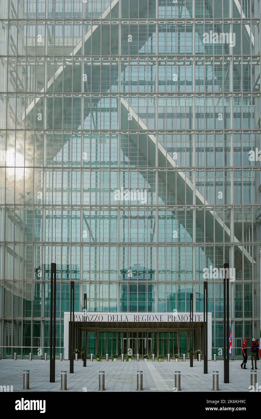 Entrée principale du nouveau siège du gratte-ciel de la région du Piémont. Turin, Italie - octobre 2022 Banque D'Images