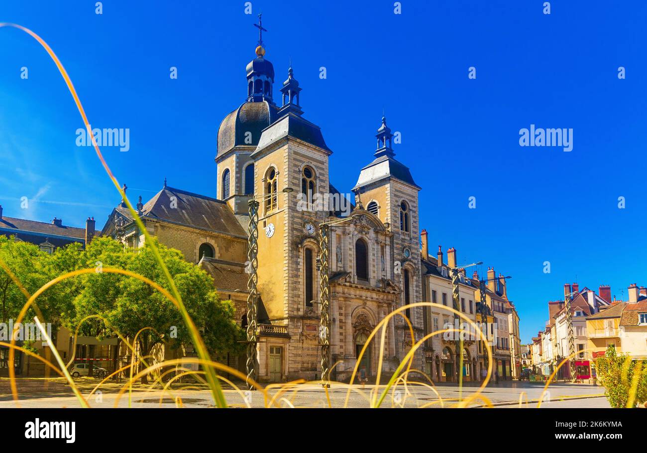 Ancienne église catholique de Saint-Pierre dans la ville française de Chalon-sur-Saône Banque D'Images Ancienne église catholique de Saint-Pierre dans la ville française de Chalon-sur-Saône Banque D'Images
