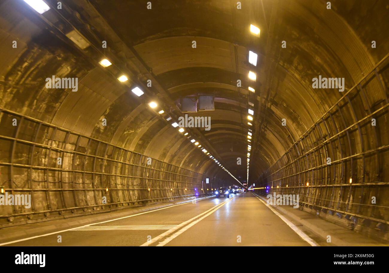 Traversée du tunnel du Mont blanc, tunnel autoroutier entre la France et l'Italie, sous le Mont blanc dans les Alpes Banque D'Images