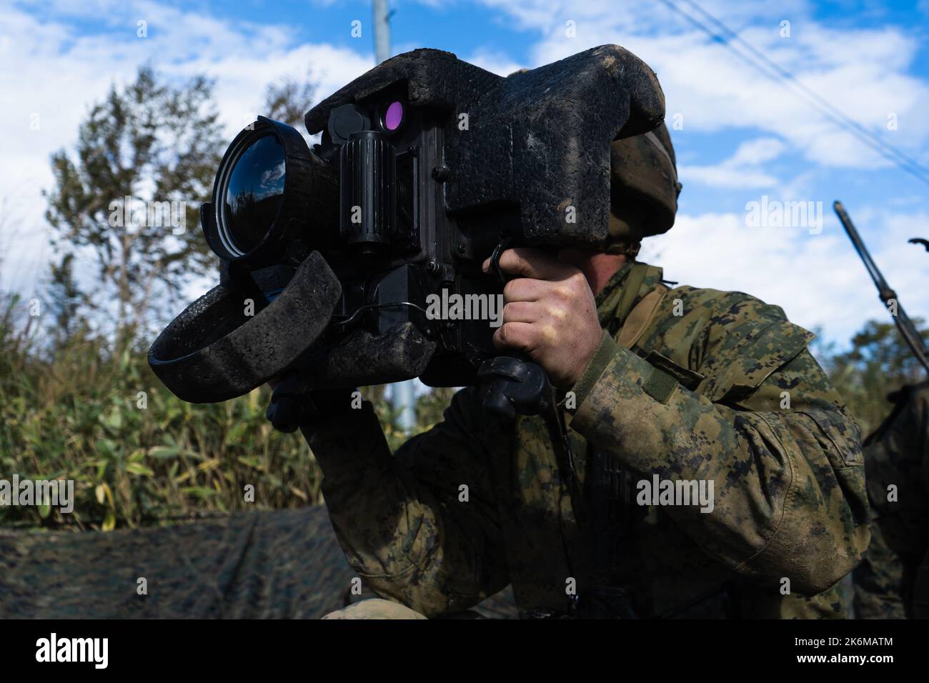 ÉTATS-UNIS Corps maritime le caporal Gabriel Davis, un fusil de missile antichar du 3D Bataillon, 3D Marines, 3D Division Marine, participe à un entraînement bilatéral de force en force pendant le Resolute Dragon 22 dans la zone de manœuvre de Kamifurano, Hokkaido, Japon, le 11 octobre 2022. Resolute Dragon 22 est un exercice bilatéral annuel conçu pour renforcer les capacités défensives de l'Alliance États-Unis-Japon en exerçant un commandement et un contrôle intégrés, le ciblage, les armes combinées et la manœuvre sur plusieurs domaines. Davis est originaire de Greensburg, Kentucky. (É.-U. Photo du corps marin par le Cpl Scott AuBuchon) Banque D'Images