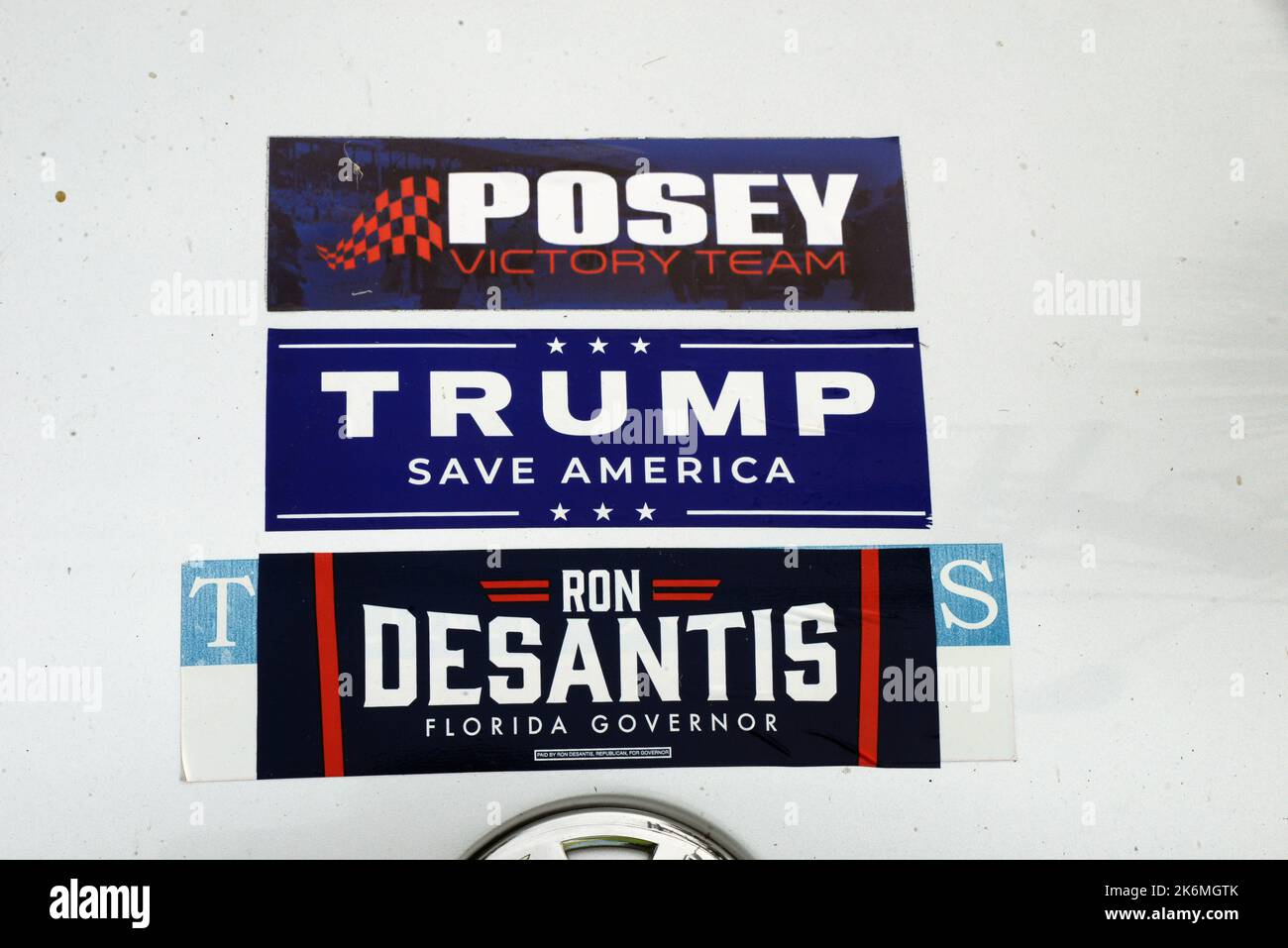 Indian Harbour Beach, comté de Brevard, Floride, États-Unis. 14 octobre 2022. Signe politique de l'événement et signe giveaway le long de l'eau Gallie Blvd. En soutien du gouverneur de Floride Rob DeSantis. Crédit : Julian Leek/Alay Live News Banque D'Images
