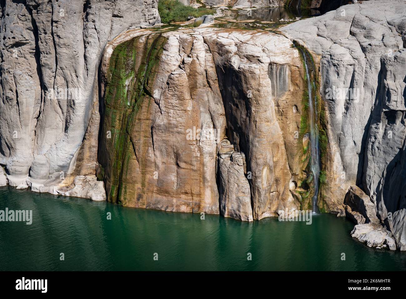 Il ne reste qu'un filet d'eau aux chutes Shoshone, dans l'Idaho, en octobre Banque D'Images