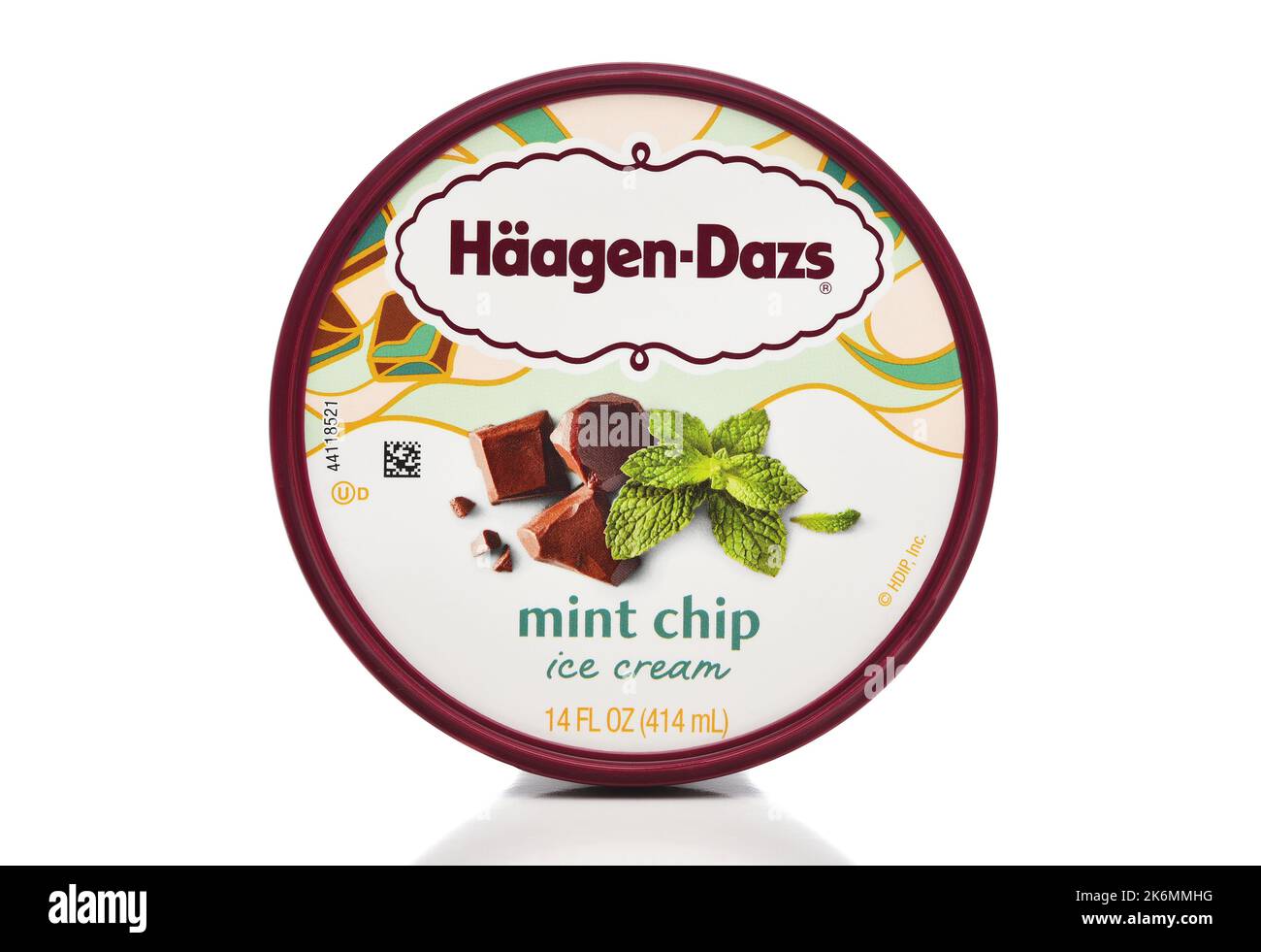 IRVINE, CALIFORNIE - 14 OCT 2022: Le couvercle d'une boîte de glace Haagen-Dazs Mint Chip. Banque D'Images