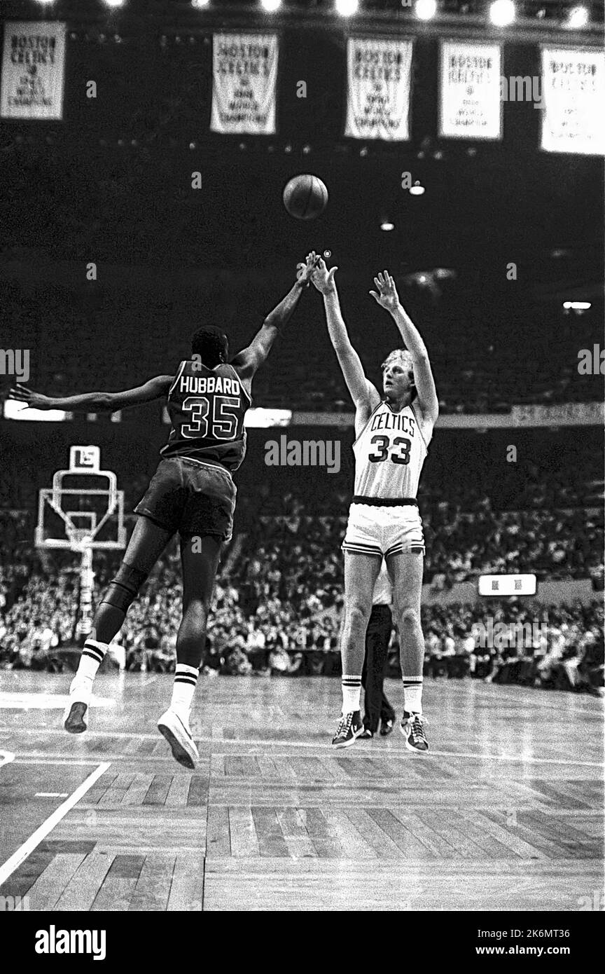 Larry Bird en compétition pour les Boston Celtics de la NBA pendant la saison 1981-82 Banque D'Images