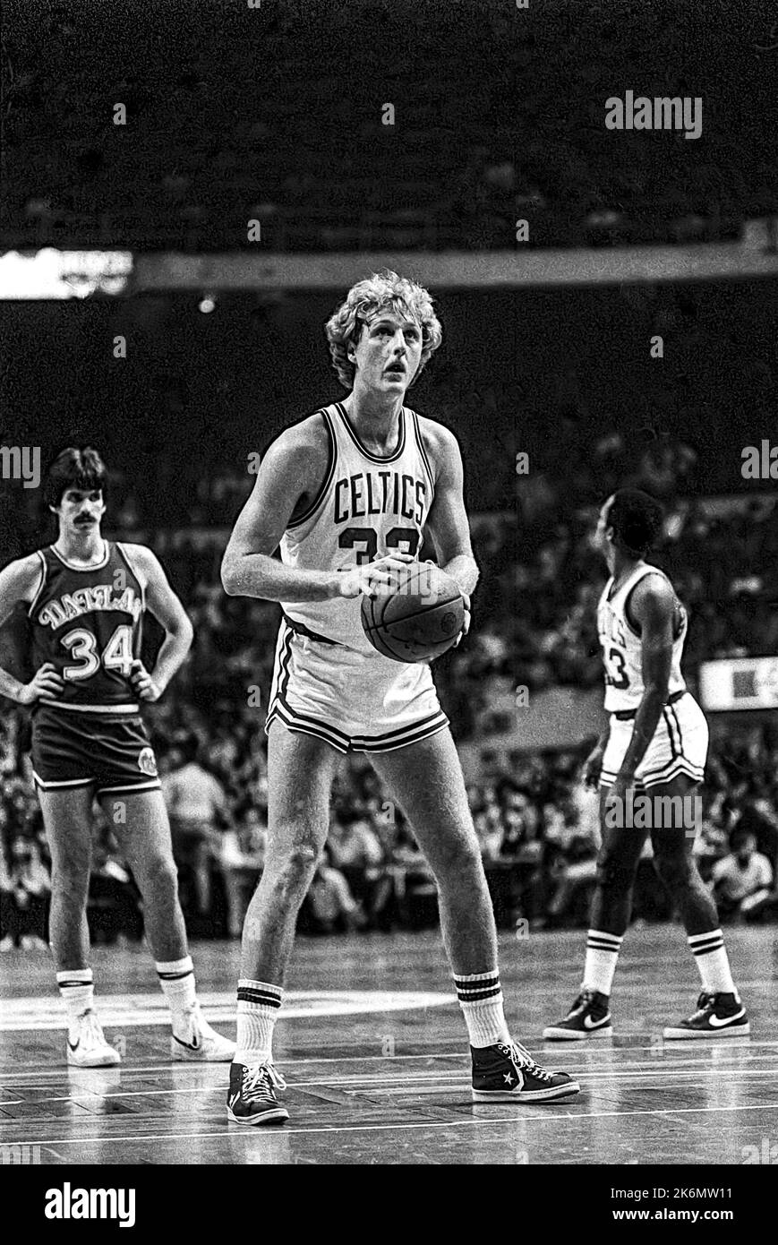 Larry Bird en compétition pour les Boston Celtics de la NBA pendant la saison 1981-82 Banque D'Images