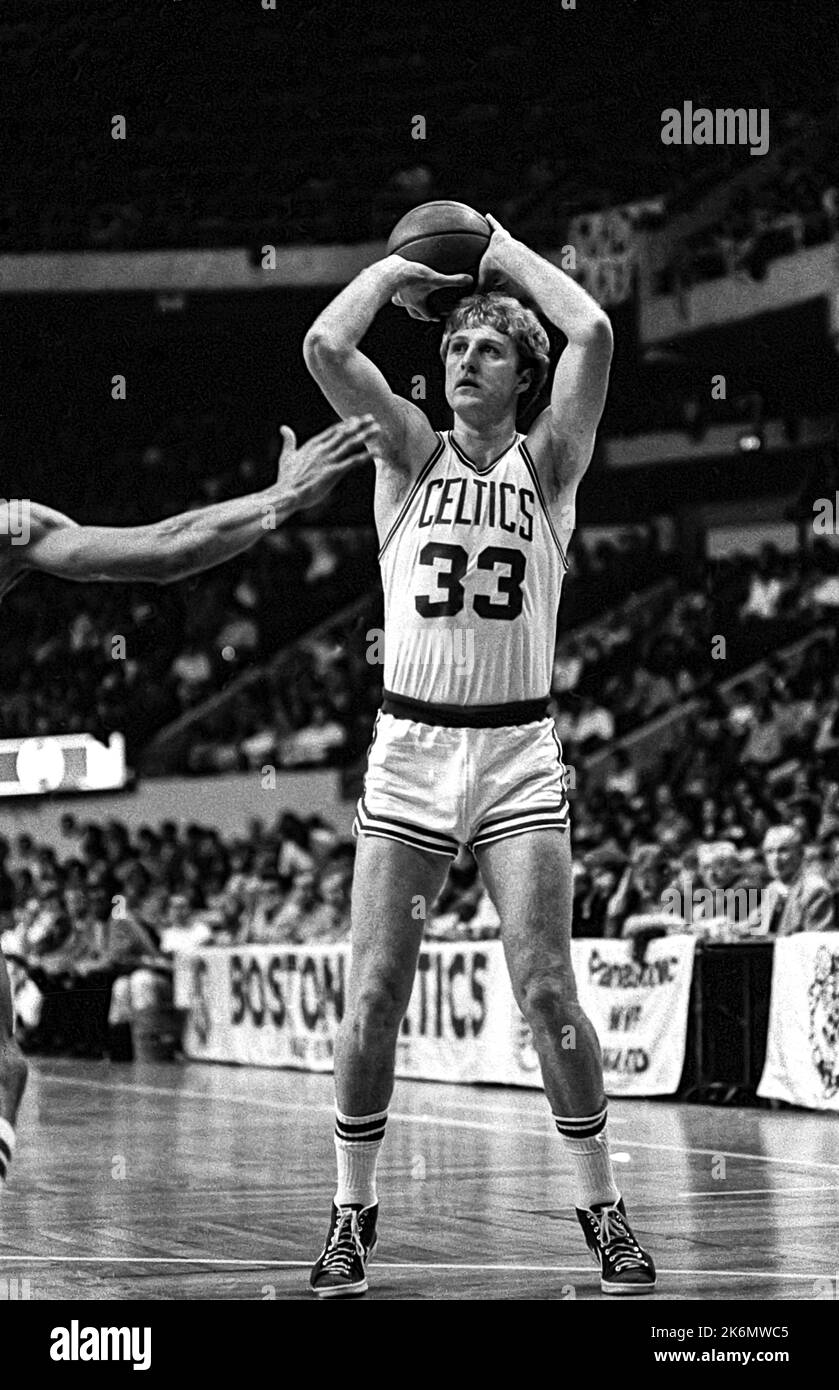 Larry Bird en compétition pour les Boston Celtics de la NBA pendant la saison 1981-82 Banque D'Images