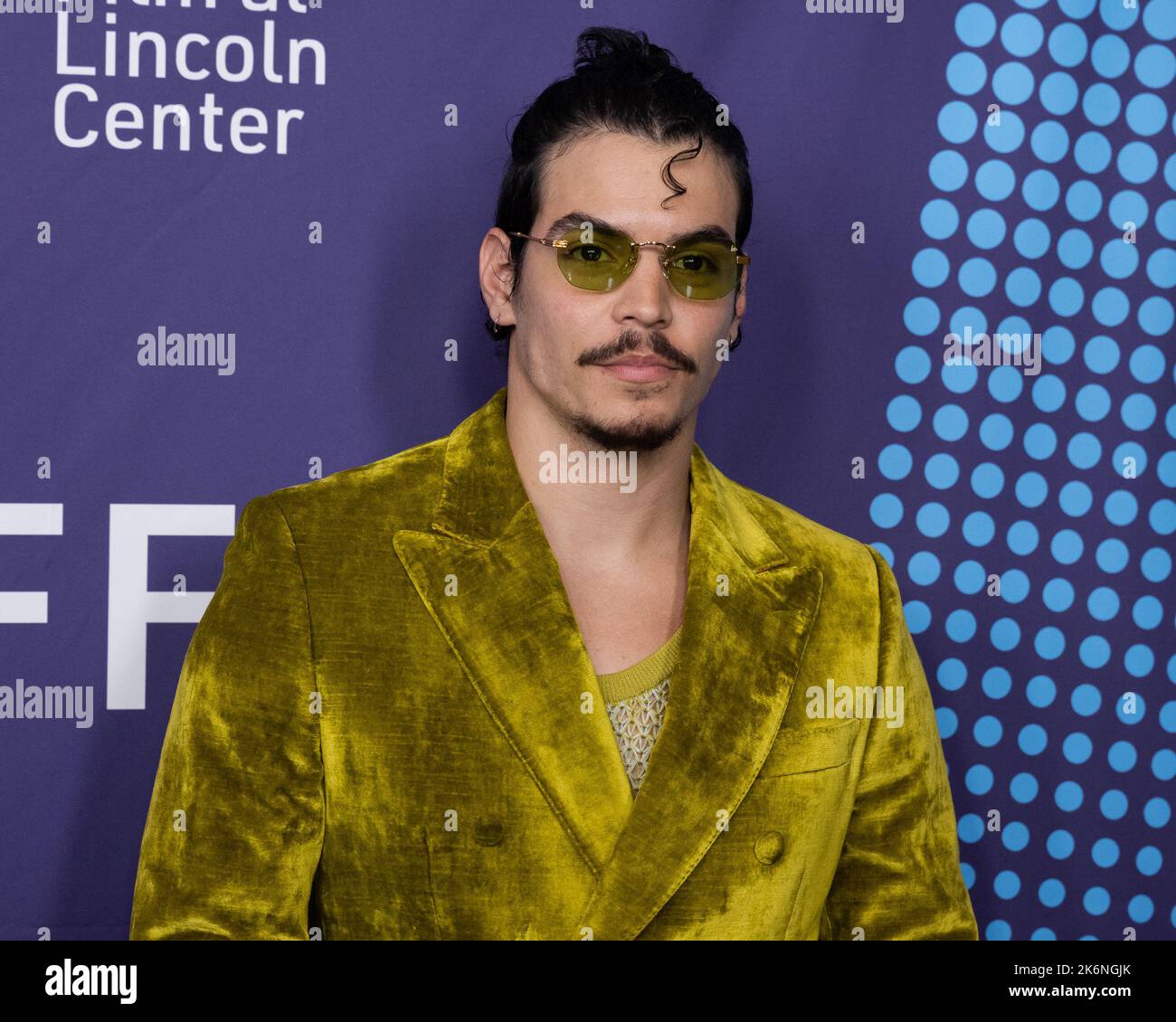 New York, États-Unis. 14th octobre 2022. Aaron Dominguez arrive sur le tapis rouge pour la première mondiale de « l'inspection » au Festival du film de New York à la salle Alice Tully à New York, NY, vendredi, 14 octobre 2022. Photo de Gabriele Holtermann/UPI crédit: UPI/Alay Live News Banque D'Images