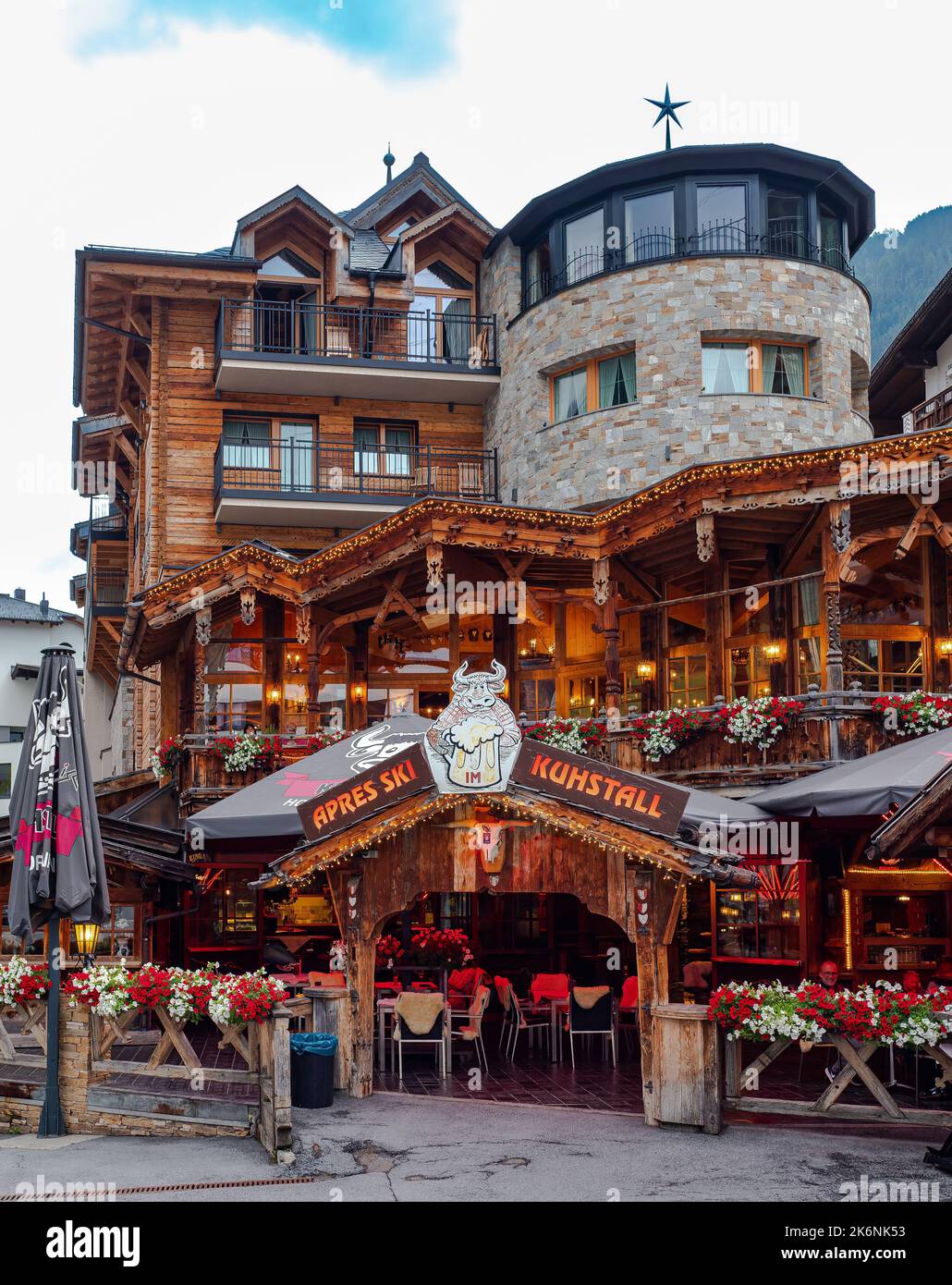 Ischgl, Autriche - 25 juillet 2022: Après le bar de ski et le restaurant Kuhstall Banque D'Images