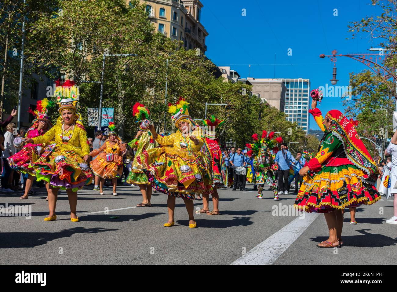 12 octobre 2022, Barcelone, costumes traditionnels pendant la fête de la journée espagnole Banque D'Images