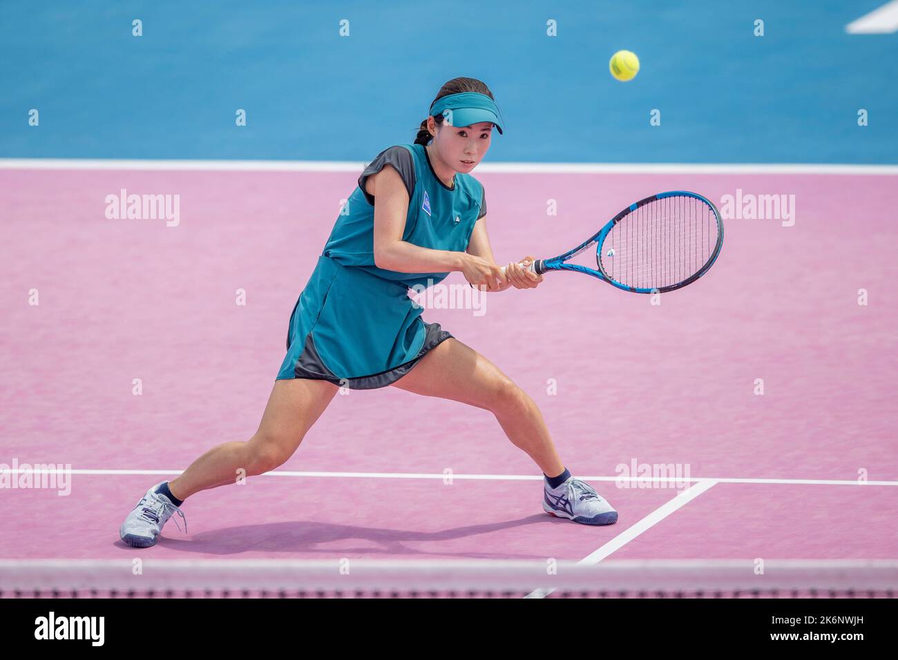 HUA HIN, THAÏLANDE - OCTOBRE 15 : Risa Ushijima du Japon jouant avec Hwuiwon Wi de la République de Corée lors du double match final contre Punnin Kovapitukted de Thaïlande et Sofia Cosoulas de Belgique lors de la tournée DE TENNIS 2022 ITF 4,0 de l'INDUSTRIE CAL-COMP & CCAU à la vraie Arena Hua Hin sur 15 octobre 2022 à HUA HIN, THAÏLANDE (photo de Peter van der Klooster/Alamy Live News) Banque D'Images