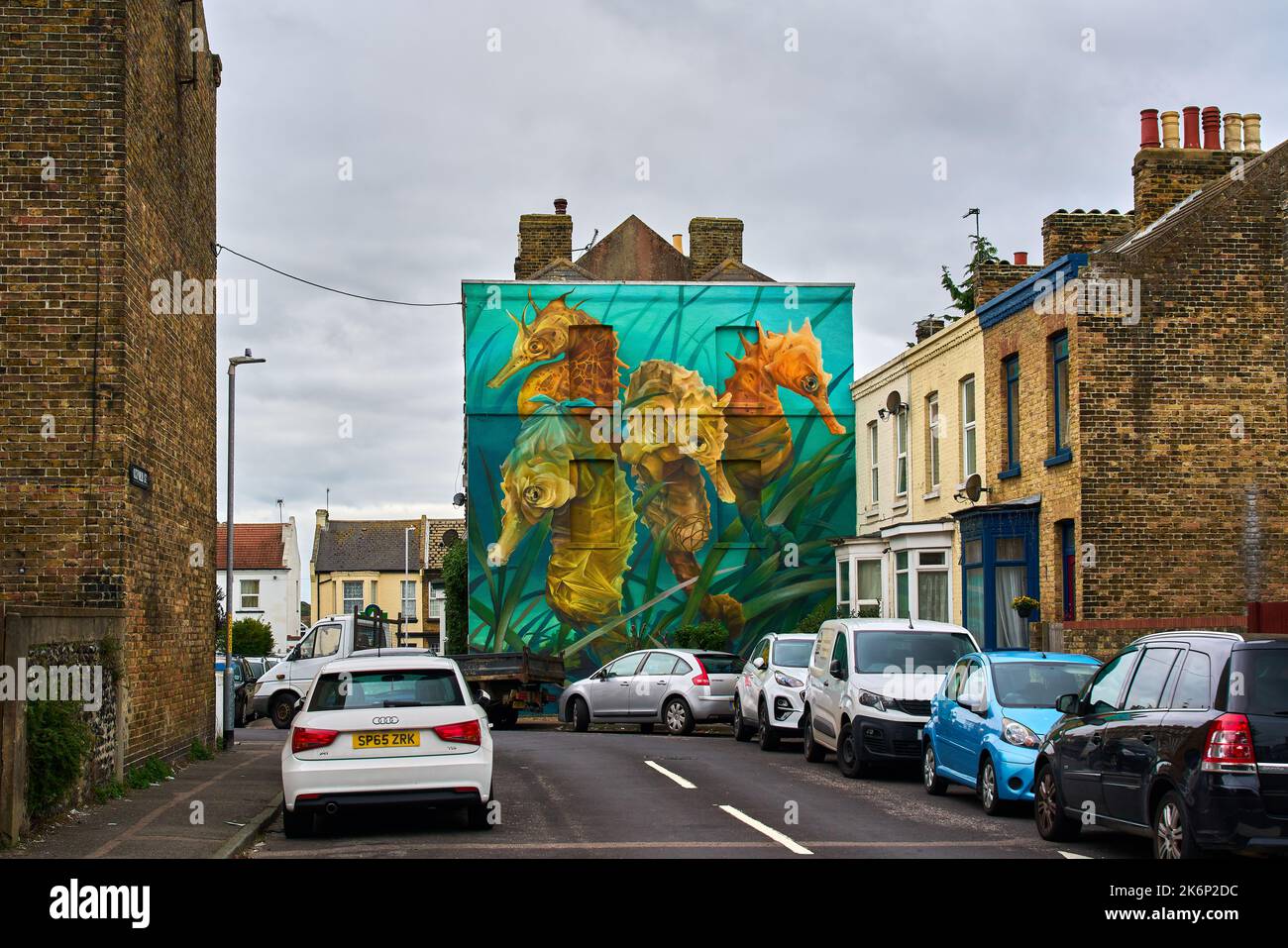 Margate, Royaume-Uni - 5 octobre 2022 - fresque murale à grande échelle de l'artiste Curtis Hylton dans le cadre de la résidence Rise Up Banque D'Images