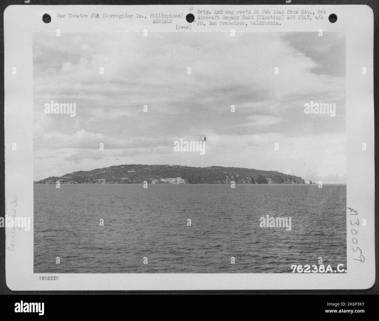 Vue sur l'île Corregidor, Philippines, 11 juillet 1945. Banque D'Images