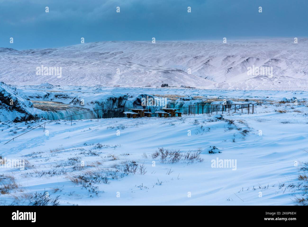 Hiver à la chute d'eau Godafoss, région du Nord-est. Islande, Europe. Banque D'Images