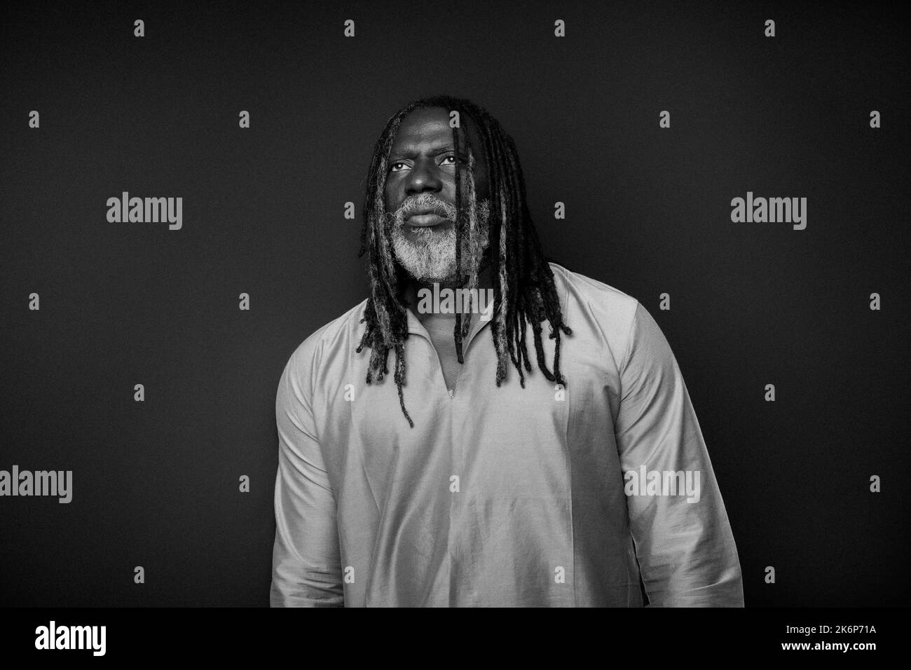 France, Paris - 26 septembre 2022. Tiken Jah Fakoly, chanteuse ivoirienne de reggae, pose à la société Barclay à Paris. Photo Michel Rubinel Banque D'Images