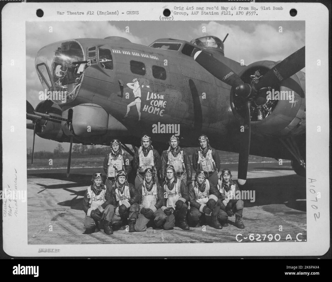 Équipe de combat du 91st Bomb Group, 8th Air Force, à côté du Boeing B-17 'Forteresse volante' 'Lassie Come Home'. Angleterre. Banque D'Images