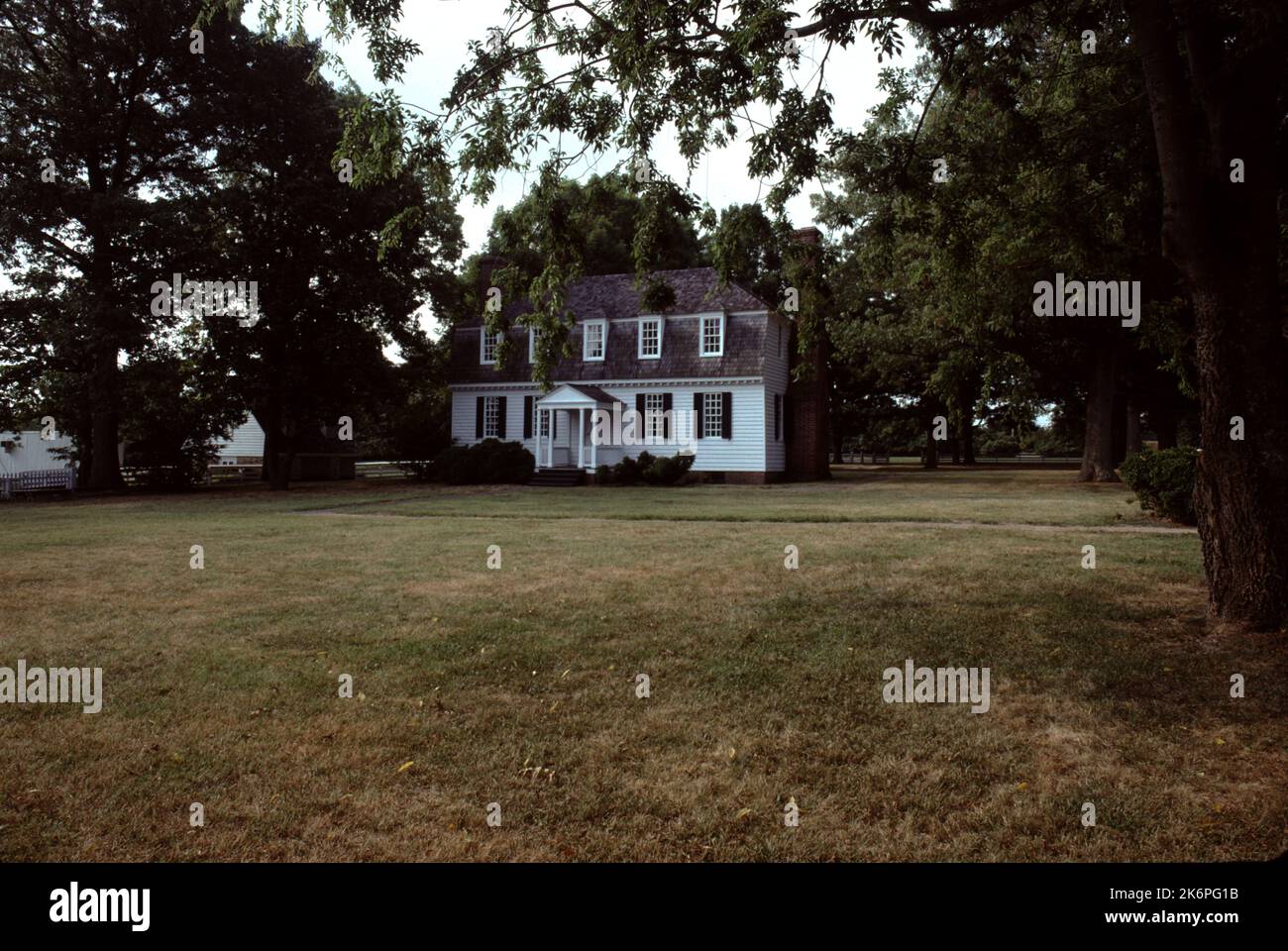 Yorktown va USA 9/1993. Guerre d'indépendance américaine champ de bataille de Yorktown pour le général George Washington et la maison de plantation utilisée comme son siège social. La dernière bataille de la guerre révolutionnaire américaine a duré 3 semaines du 28 septembre 1781 au 19 octobre 1781. Charles Cornwallis a demandé des conditions de capitulation sur 17 octobre. Après deux jours de négociation, la cérémonie de remise a eu lieu sur 19 octobre; Charles Cornwallis a été absent de la cérémonie. Banque D'Images