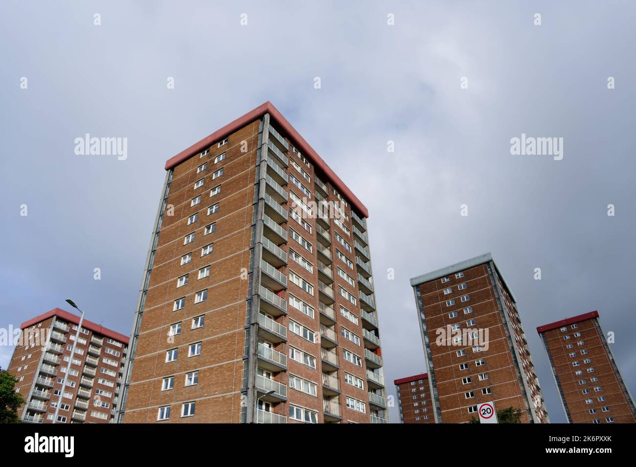 Les appartements du conseil dans les logements pauvres avec de nombreuses questions de protection sociale à Linwood Banque D'Images