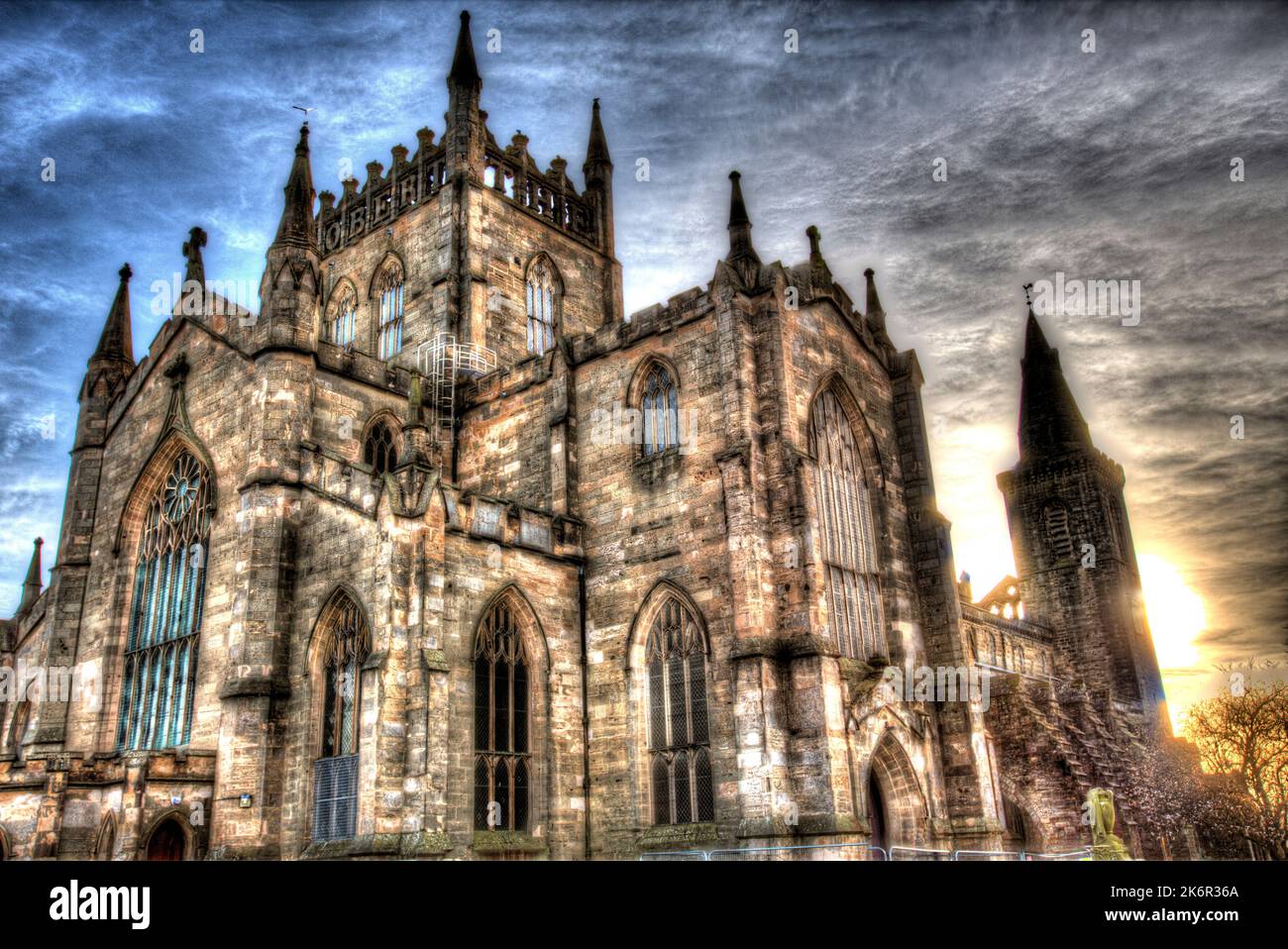 Ville de Dunfermline, Écosse. Vue artistique de la façade nord de l'abbaye de Dunfermline. Banque D'Images