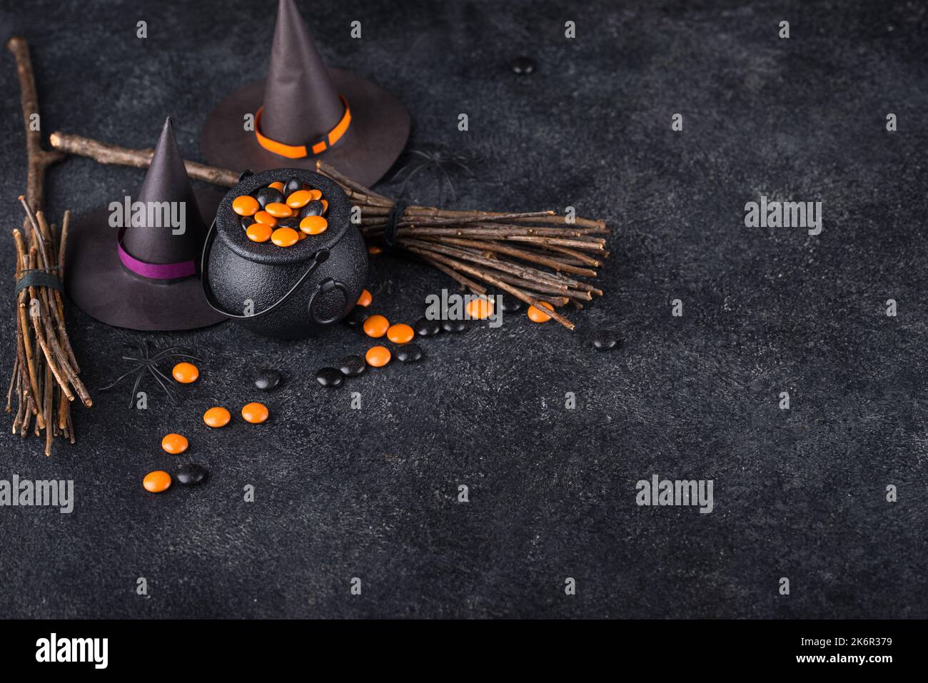 Arrière-plan Halloween avec chapeau de sorcières Banque D'Images