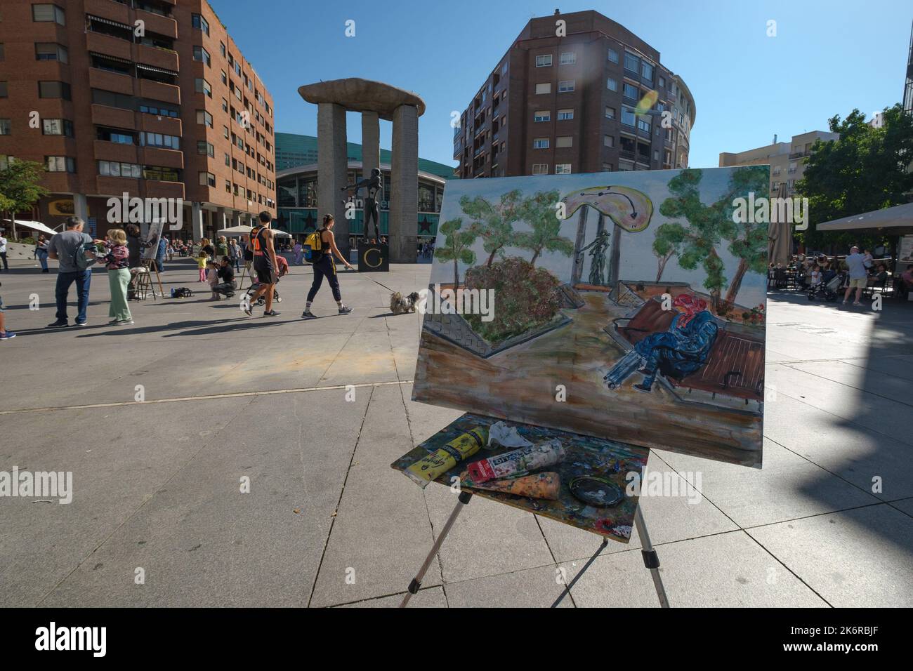 Madrid, Espagne. 15th octobre 2022. Une photo peinte lors du concours de peinture à la vitesse urbaine de la Plaza de Dalí à Madrid. Crédit : SOPA Images Limited/Alamy Live News Banque D'Images