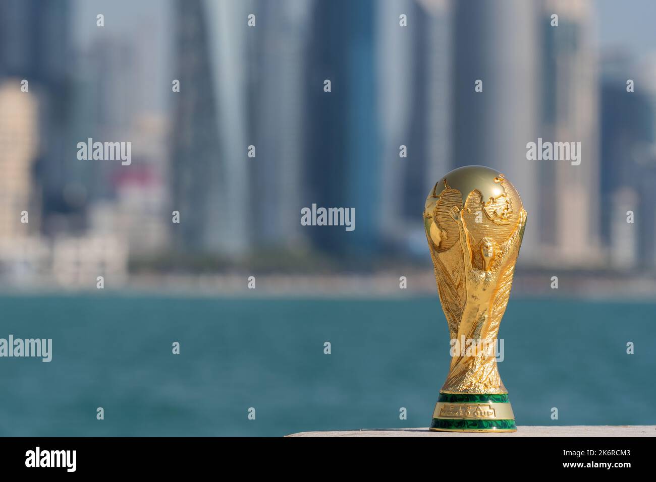 Trophée de la coupe du monde de la FIFA sur la corniche de Doha, Qatar. Banque D'Images