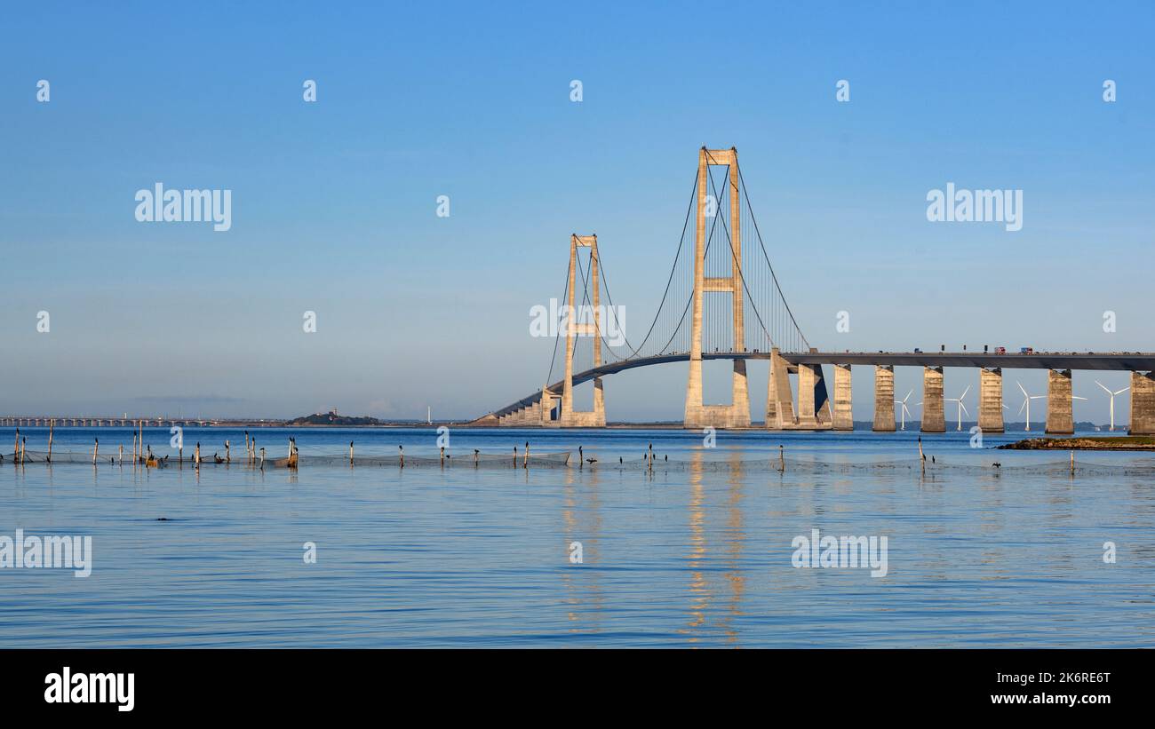 Le pont suspendu de 13 401 mètres traversant Storebaelt reliant les îles Fyn et Sjelland au Danemark. Banque D'Images