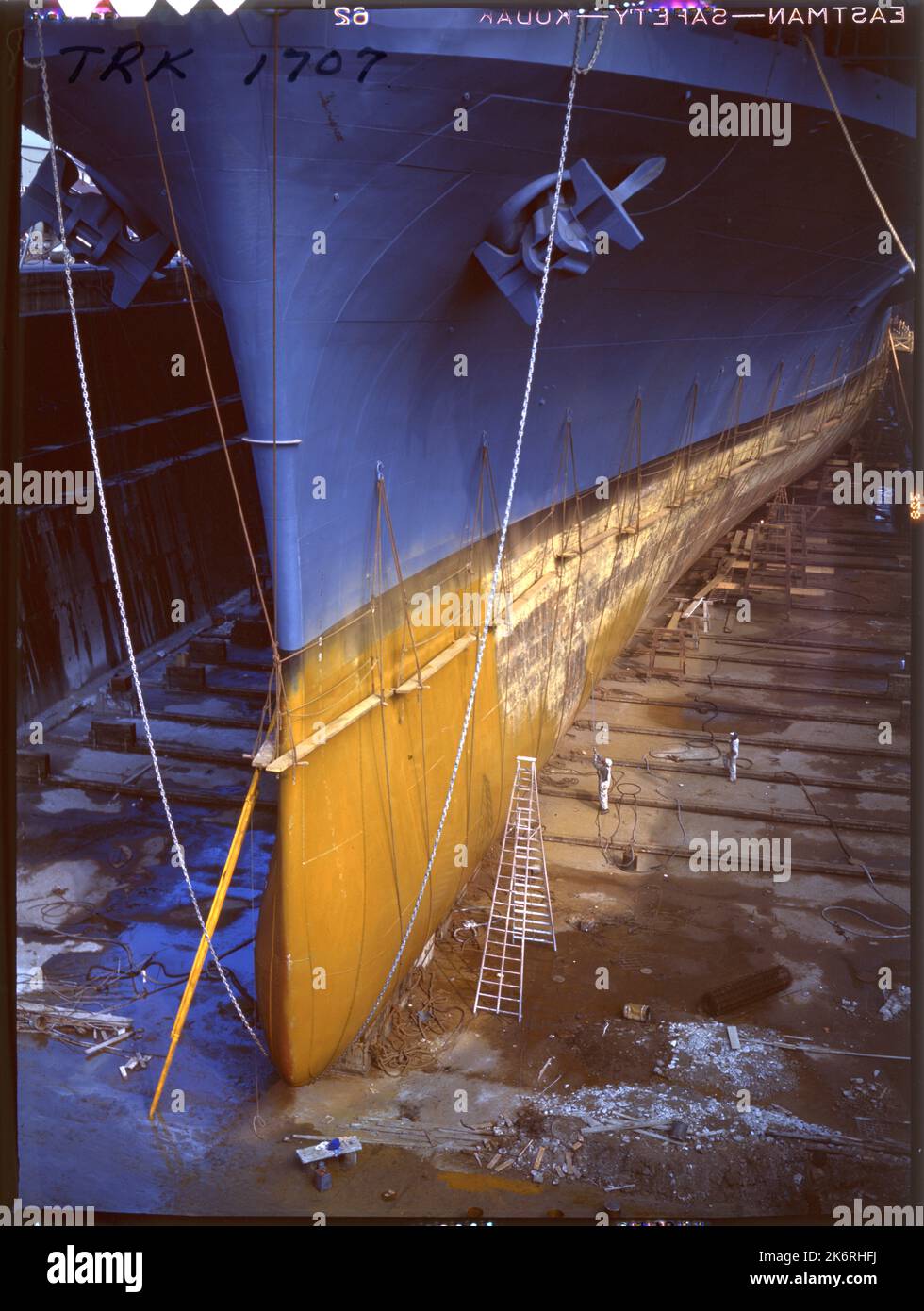 Bow View of USS Yorktown (CVA-10) à Drydock Banque D'Images